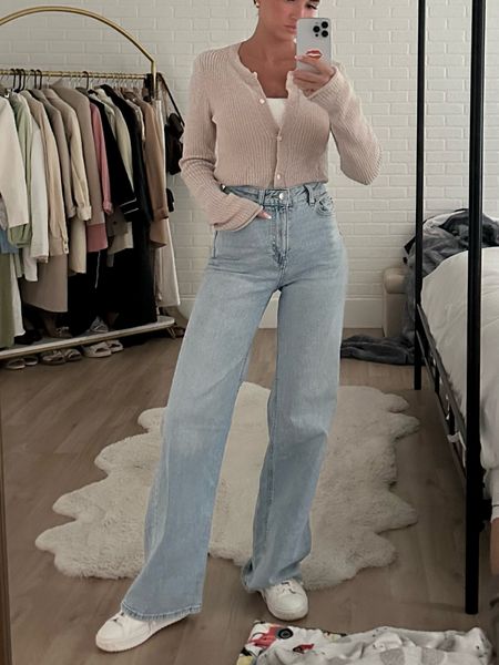 Wide leg jeans, straight jeans, H&M jeans, light blue wash jeans 

#LTKfindsunder50 #LTKstyletip