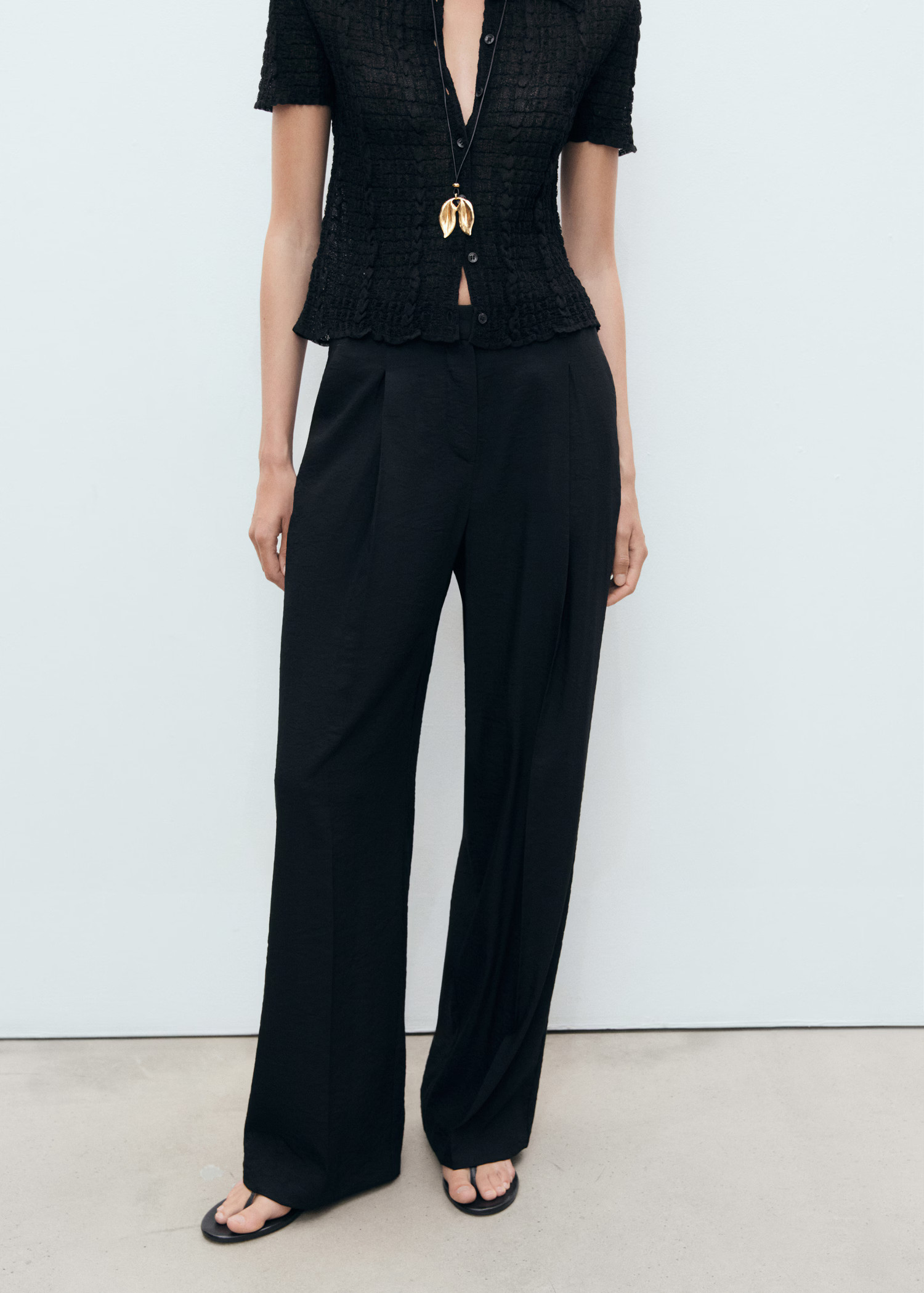 Wide leg pleated trousers | MANGO (UK)