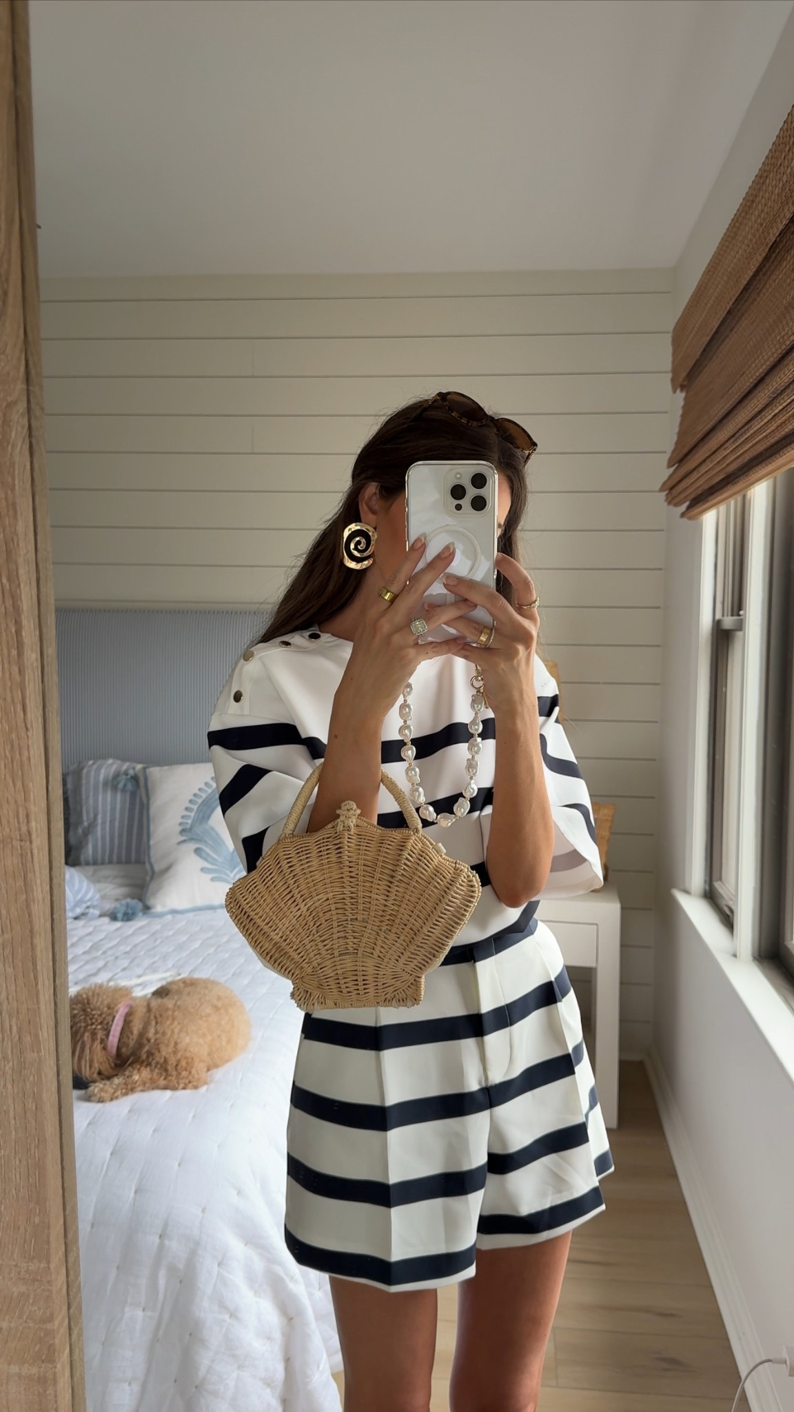 Tonight’s dinner outfit 🤍✨

Nautical, Zara, navy stripe outfit, seashell purse

#LTKFindsUnder50 #LTKSeasonal #LTKSummerEdit