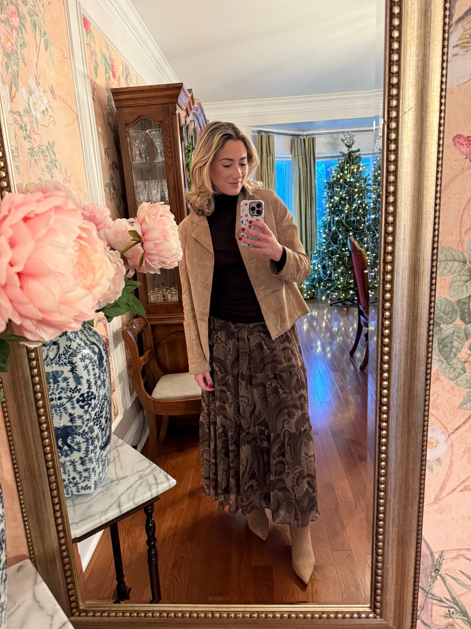 Channeling all the heritage grandmillennial winter vibes today 🤎✨
This look is the perfect mix of classic, cozy, and elevated for the holiday season. My Ralph Lauren skirt gives that timeless patterned flow, paired with an Antonio Melani chocolate turtleneck for the warm, rich base layer. I topped it with the softest suede jacket and finished the outfit with my go-to Marc Fisher boots the perfect neutral boot to style with skirts, denim, or dresses all season long.

If you love a Ralph Lauren-inspired, elegant everyday look… this one is for you.
🛍️ Linking everything for you below!



#LTKHoliday #LTKootd #LTKWorkwear