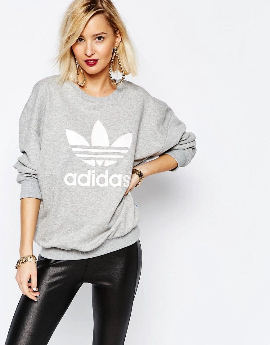 adidas Originals – Adicolour – Oversized-Sweatshirt mit Rundhalsausschnitt und Folienlogo | Asos DE