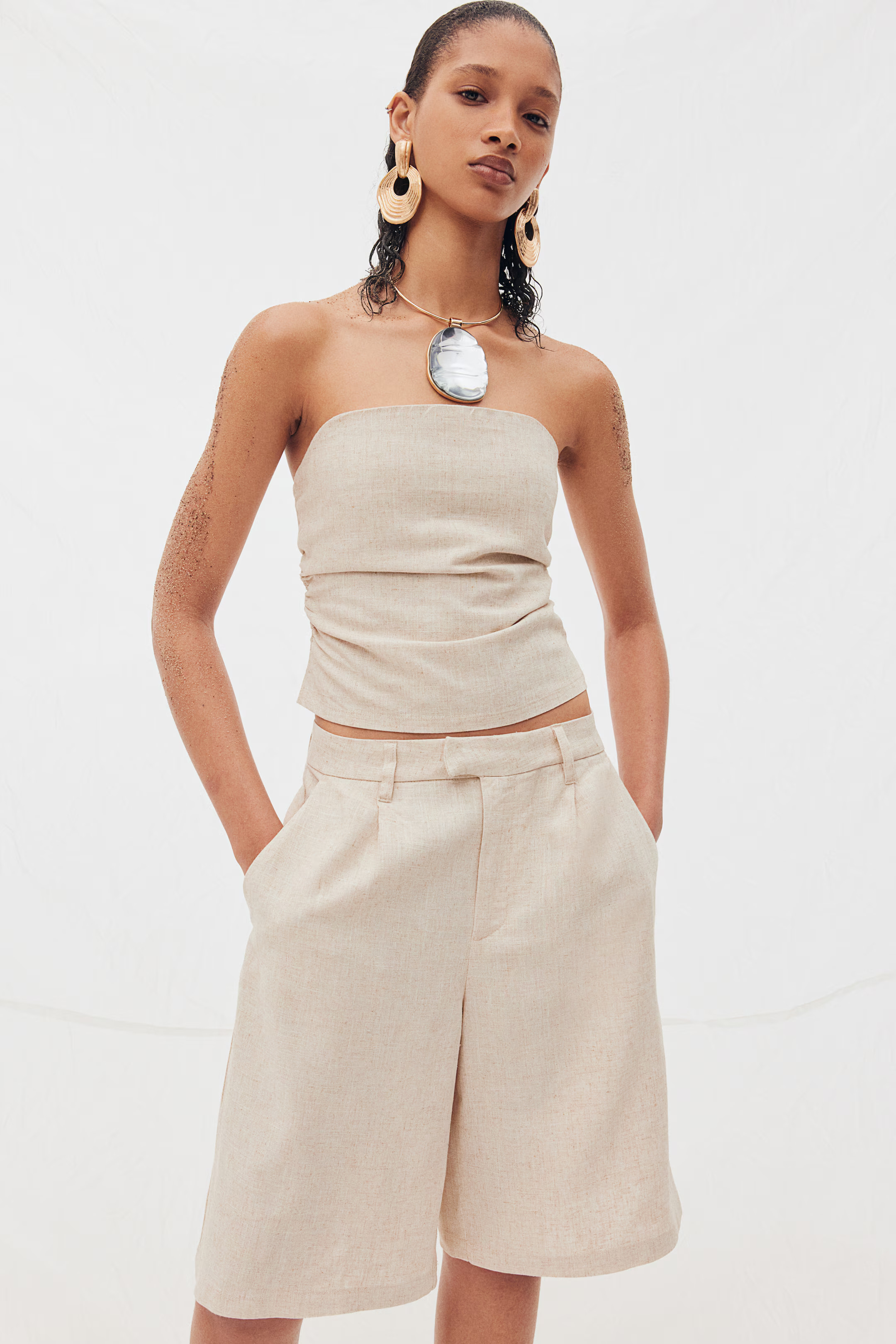Linen-blend tailored shorts - Regular waist - Knee length - Light beige - Ladies | H&M GB | H&M (UK, MY, IN, SG, PH, TW, HK)