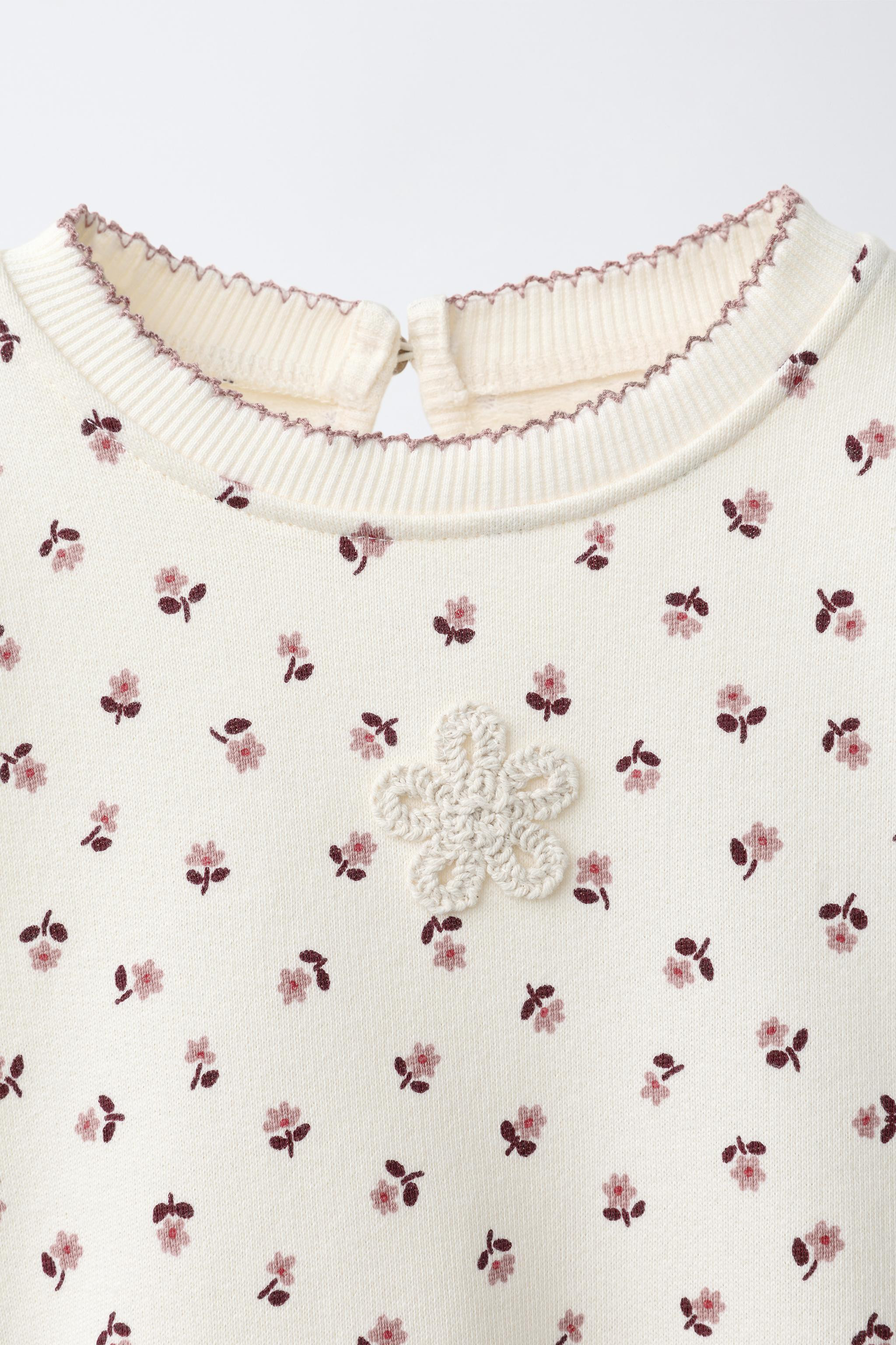Round neck long sleeve sweatshirt. Finished with ribbed trims. Keyhole button fastening at the ba... | Zara UK
