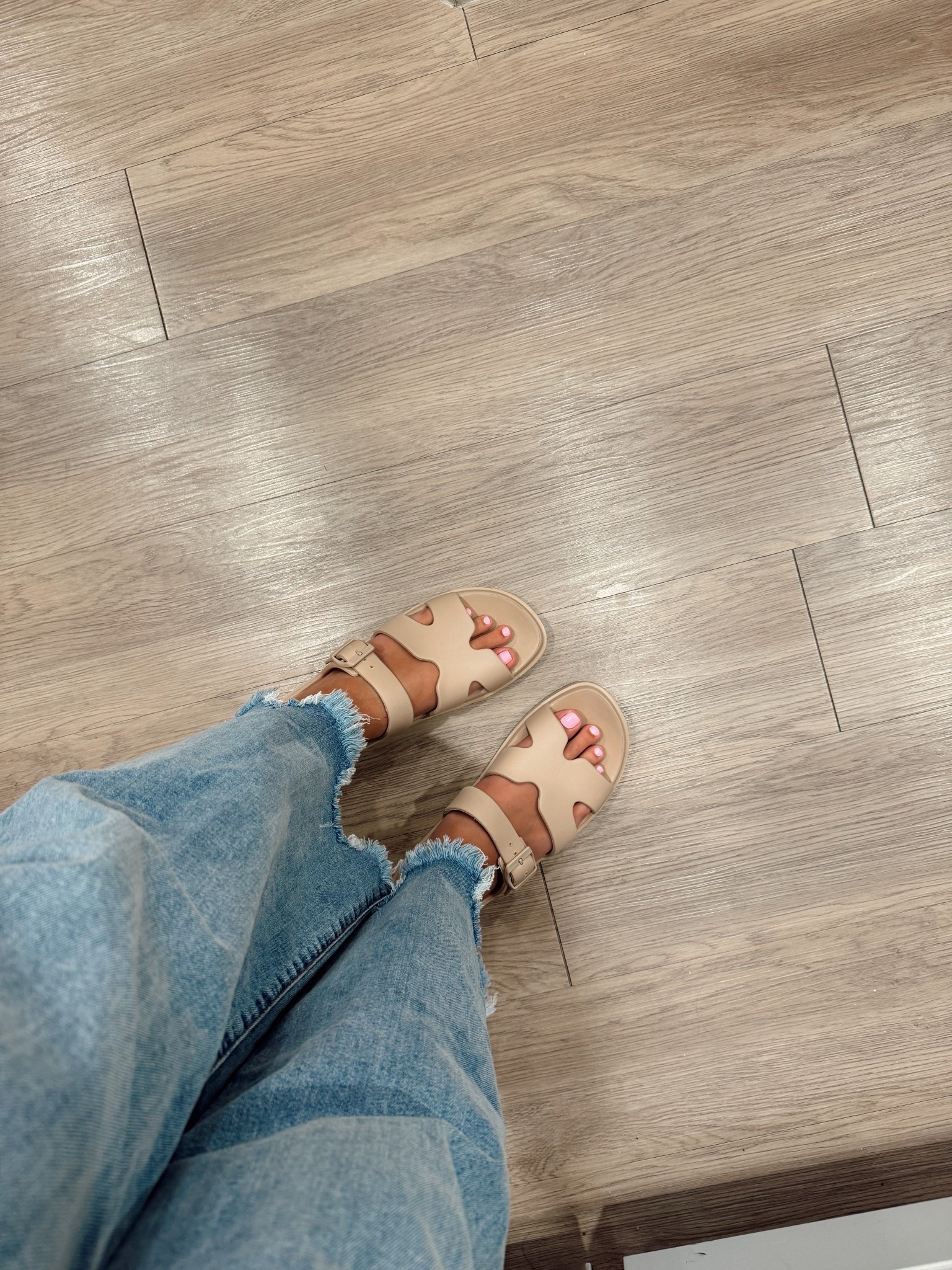 Rubber sandals, SO comfy!

#LTKStyleTip #LTKFindsUnder50 #LTKShoeCrush