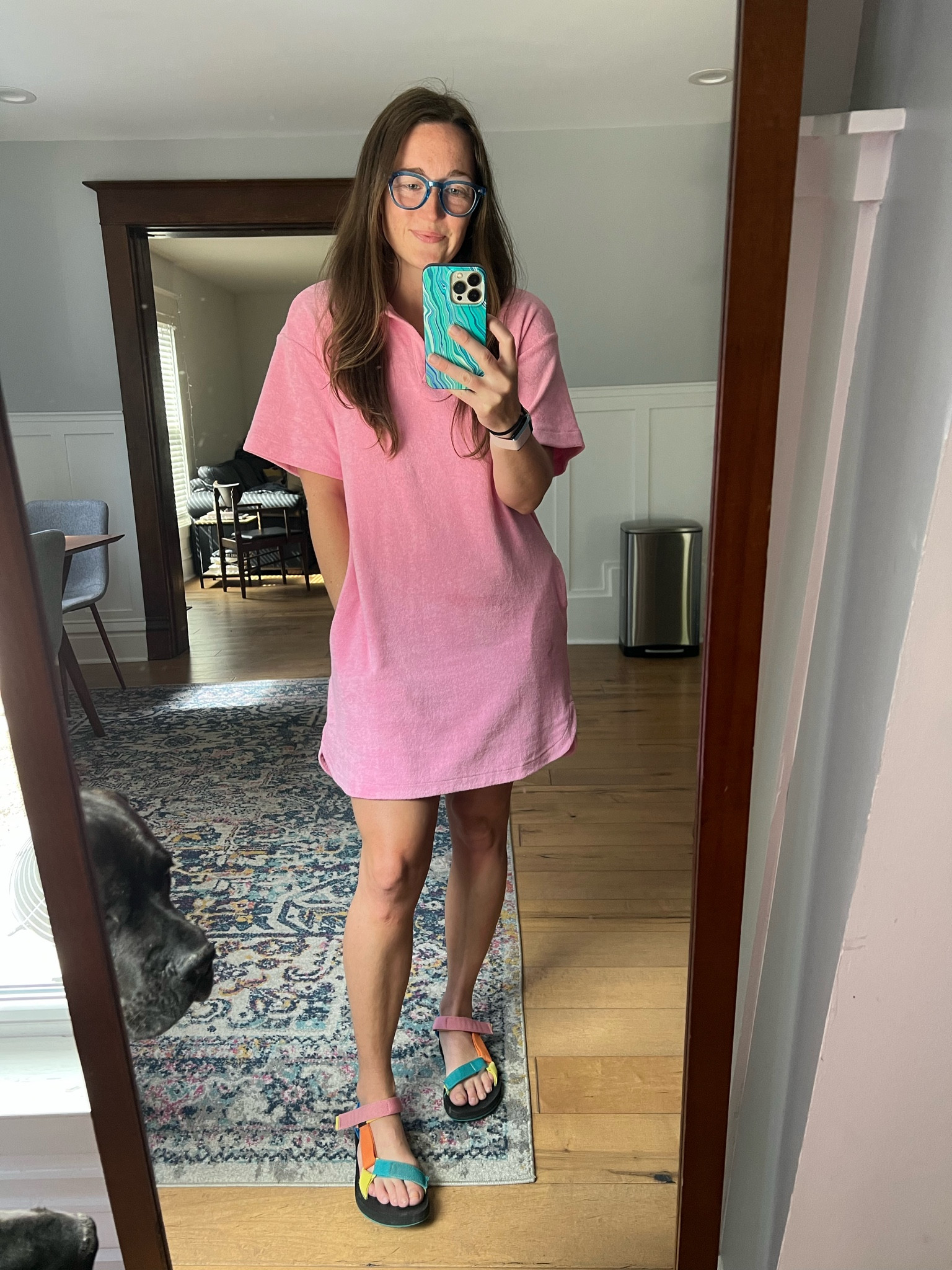 Day 23 of 30 getting dressed with things in my closet. This is a more recent purchase and it’s a kids terrycloth pool cover up from Athleta - so comfy and easy. I’m 5’3” and a size 2/4 and I’m wearing the kids 16 or XXL. Plenty of room. Paired with colorful tevas fora casual Friday. 
