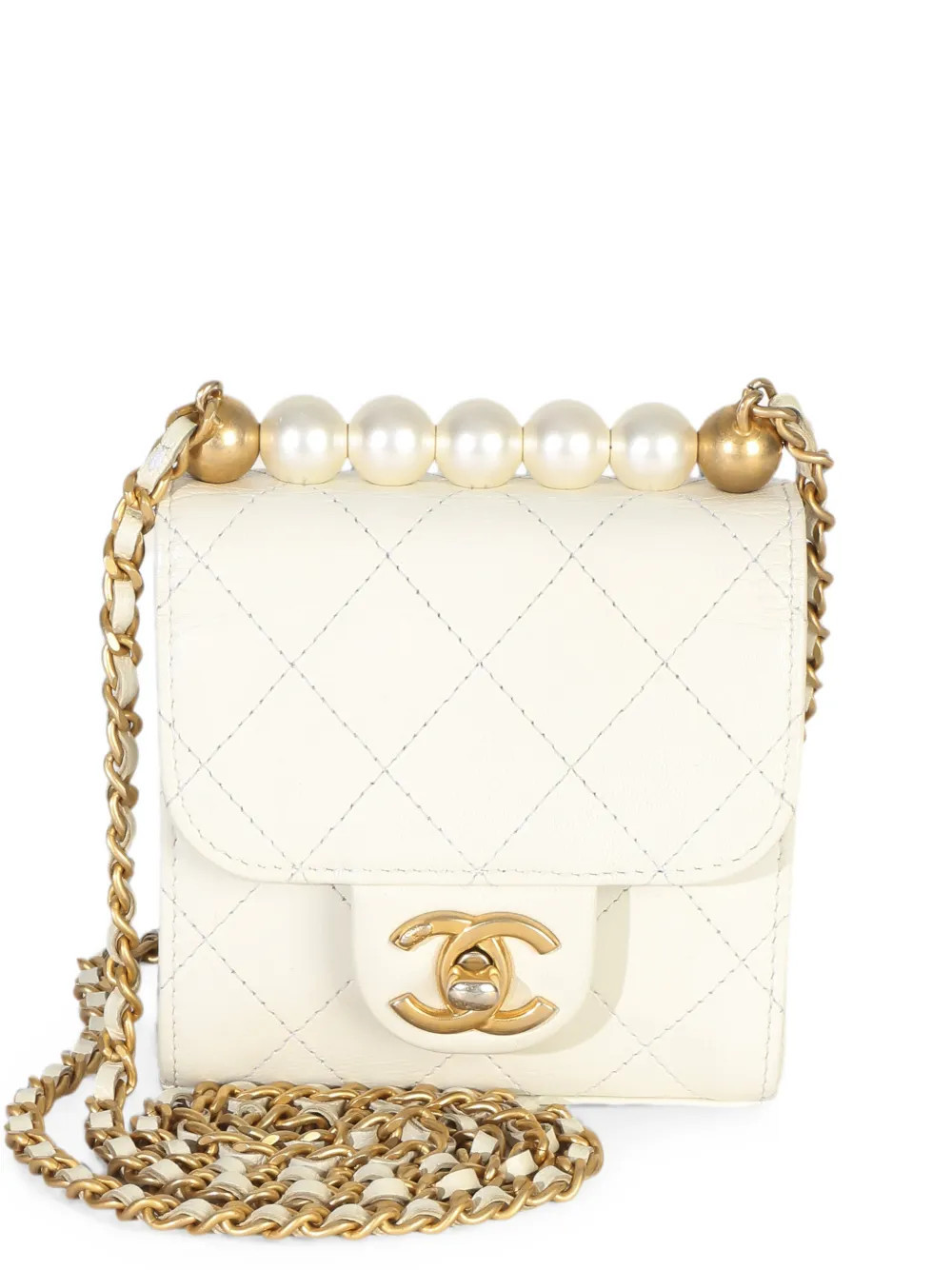 CHANEL Pre-Owned 2019 Chic Pearls quilted bag - White | Farfetch Global