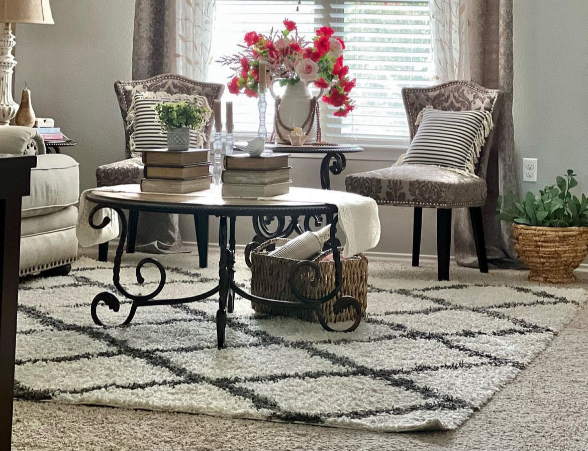 Warmed up this room with this ivory and black geometric area rug. So fluffy!

#LTKhome