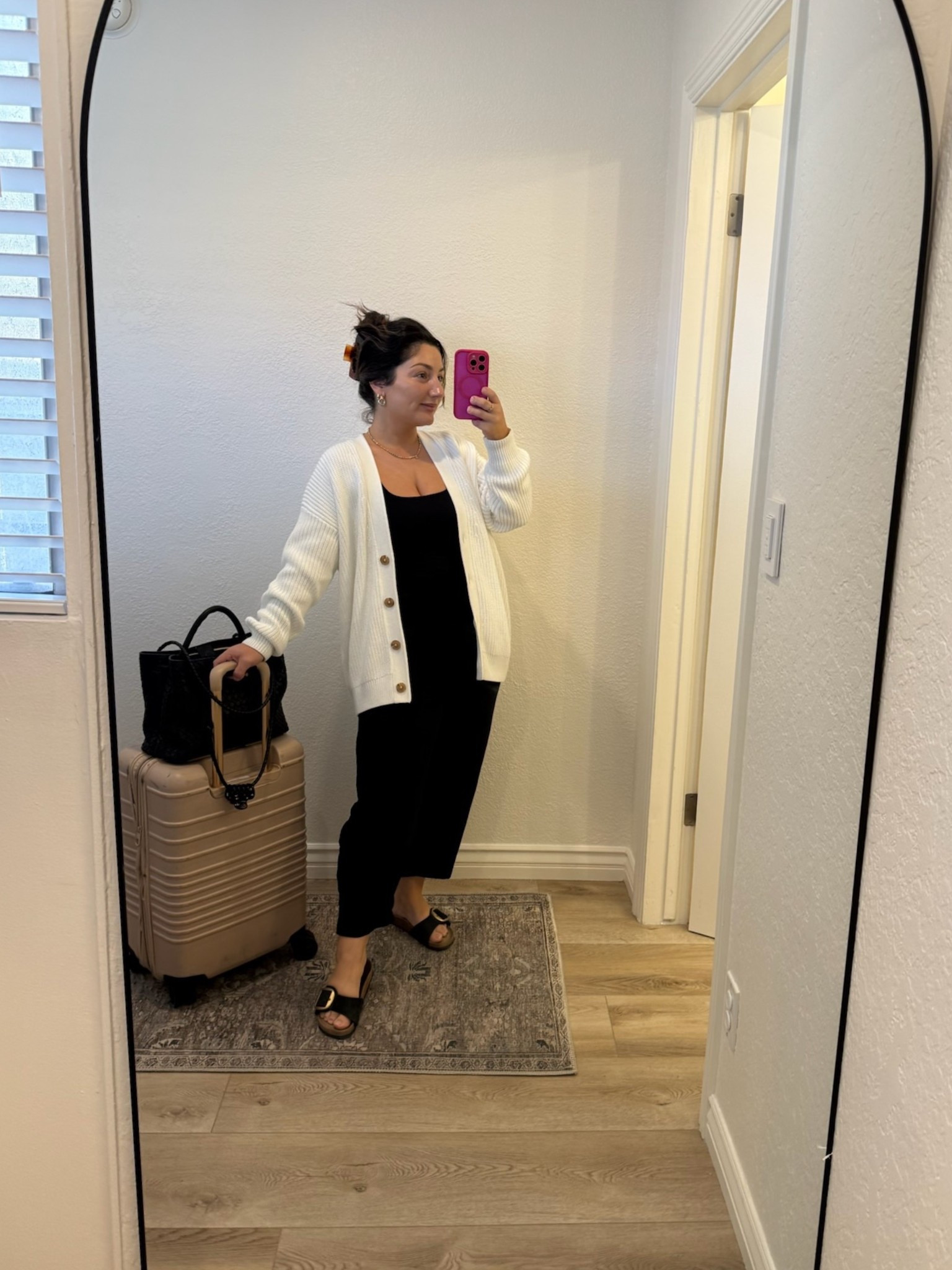 Travel OOTD! 

Oversized Cardigan size small - 100% cotton!

Tank size medium - Flattering square neck and double lined!

Pants size medium - petite friendly!! 

5'0" 140lbs 

#LTKTravel #LTKSaleAlert #LTKPetite