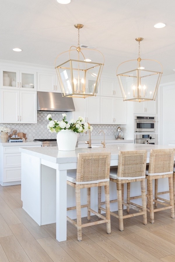 Our Coastal Classic kitchen ✨


#LTKFindsUnder100 #LTKHome #LTKStyleTip