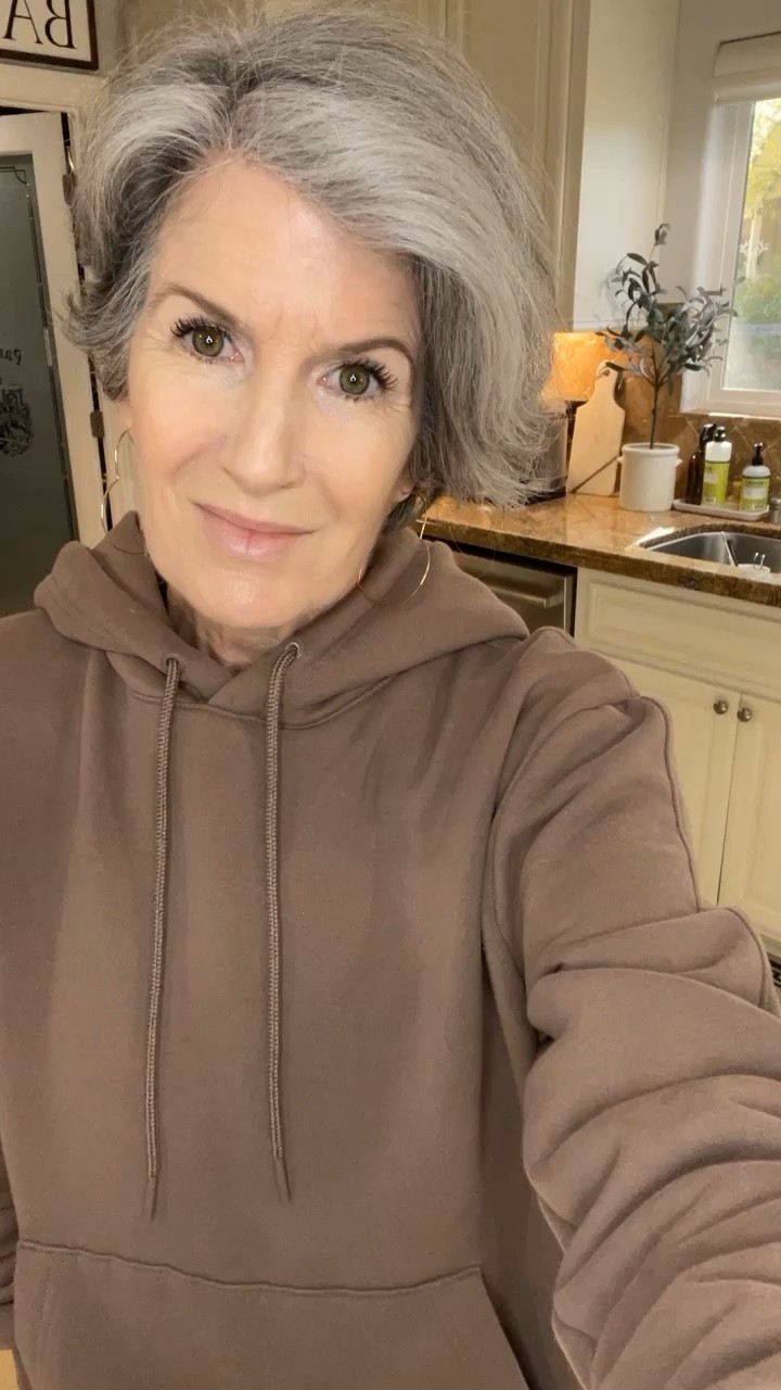 Love my new super cozy sweatshirt! It comes in different colors you will love! 

#LTKstyletip #LTKunder100 #LTKfit