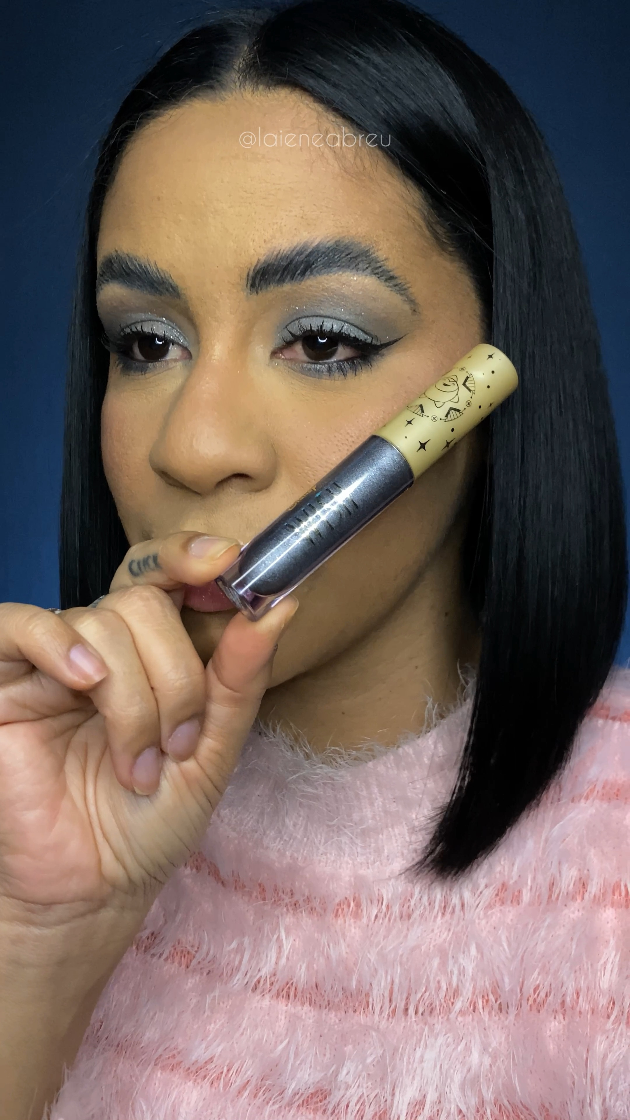 Dois efeitos em apenas um produto, mate com partículas revestidas em prata, uma joia! 💎 

#LTKbrasil #LTKbeauty