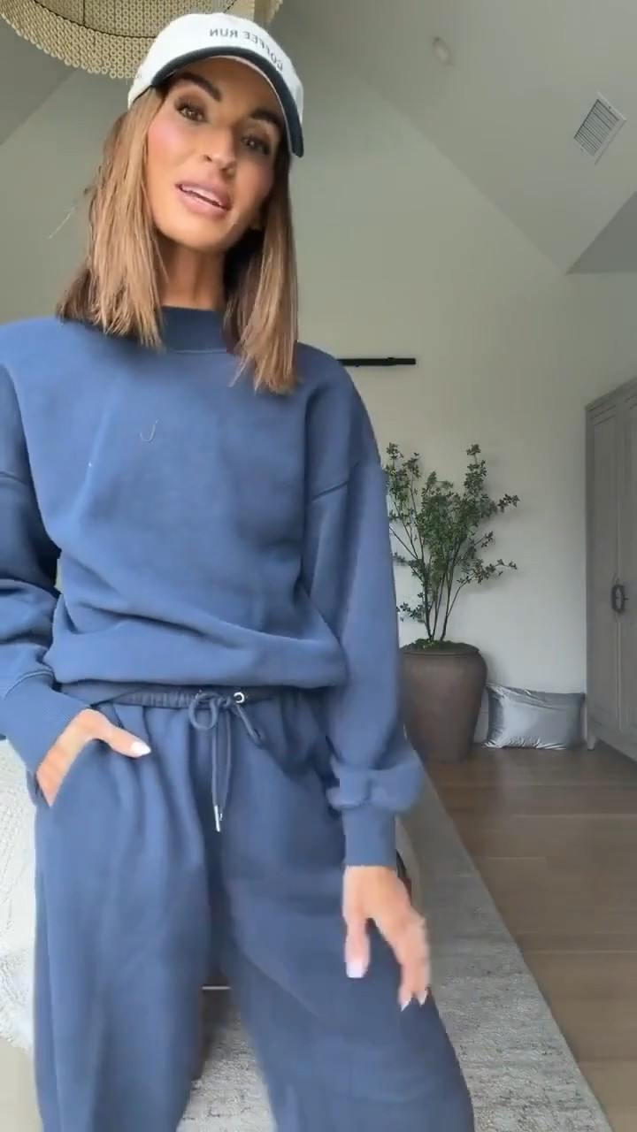 This rainy day has me wanting to live in cozy sets like this one 😍 runs tts and comes in so many colors!
