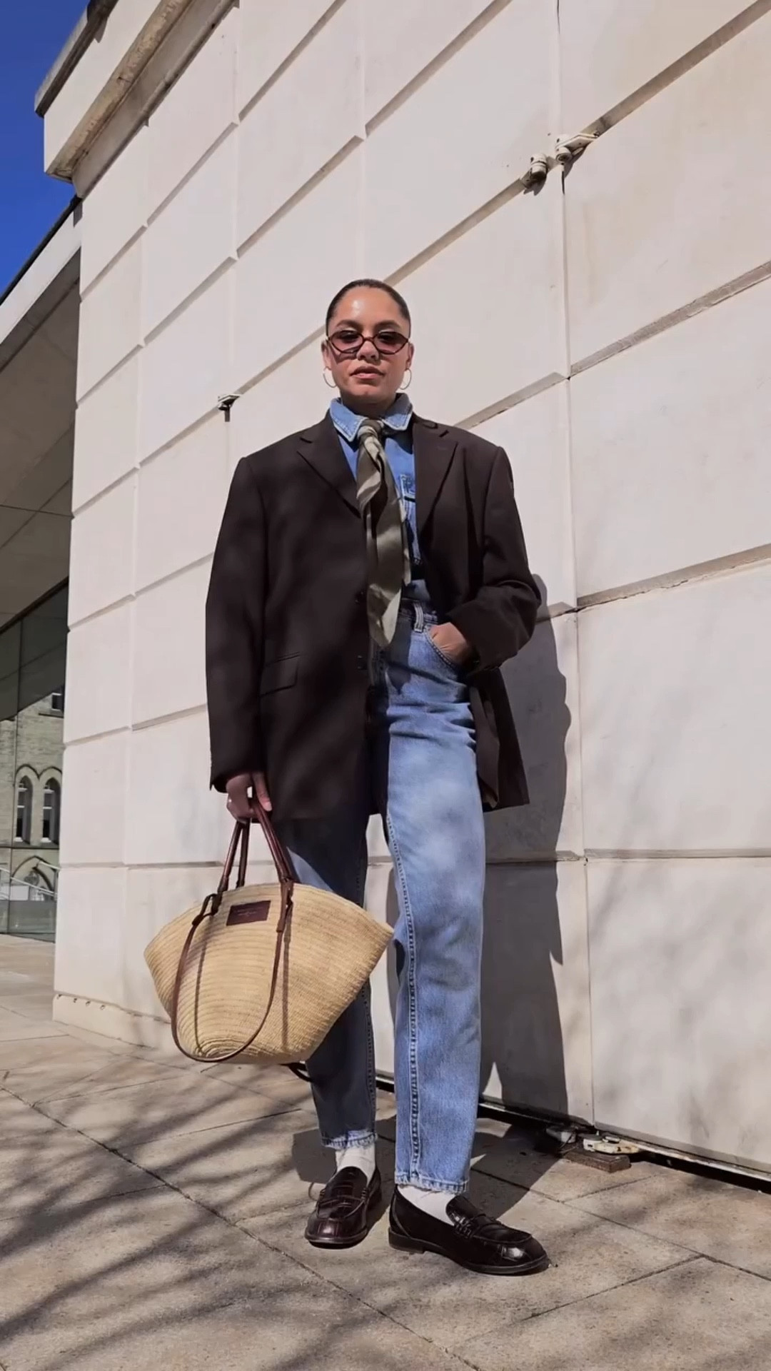 Knock Knock! Just wanted to show you my new favourite way of styling a silk scarf

#silkscarves #doubledenim #canadiantuxedo #springstyles #springoutfitideas#outfitinspo #dailyoutfits #streetstyle #everydaystyle #discoverunder20k