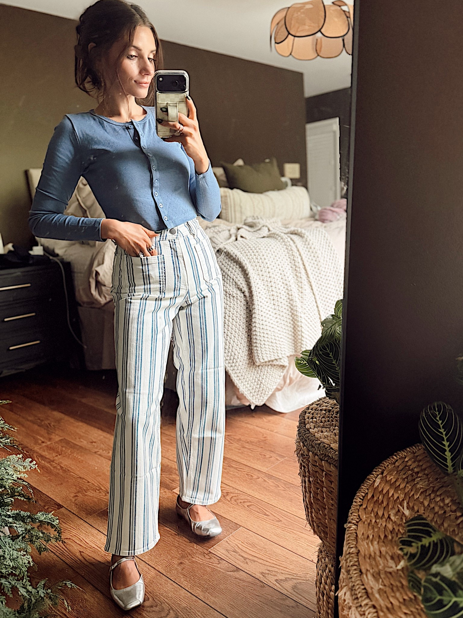 Found the perfect opportunity to wear these stripped pants from @Target 🤍

Wearing a size 00 for reference 🤍

#LTKPetite #LTKSeasonal #LTKootd