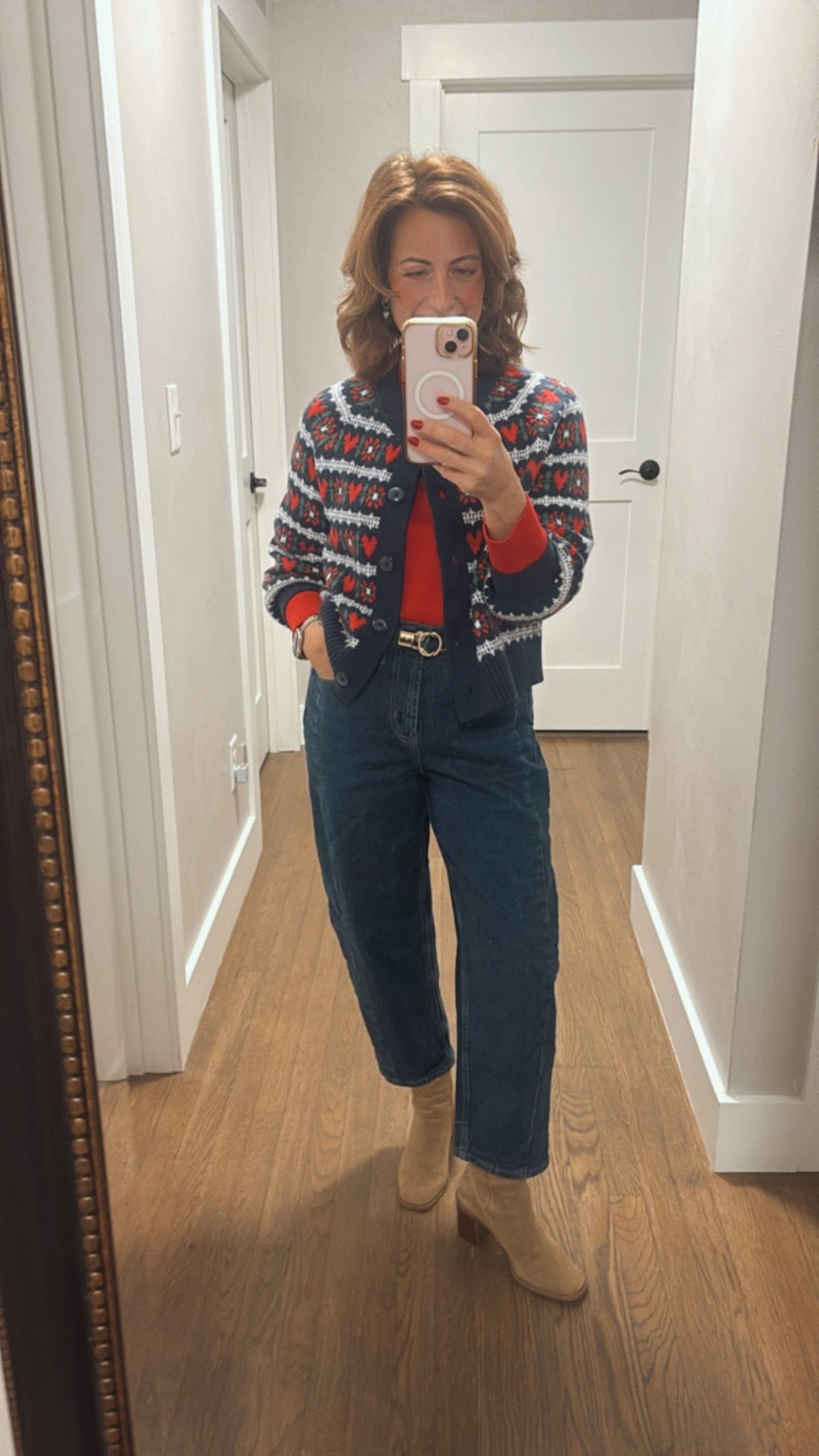 Barrel jeans are a petite woman’s secret weapon 👖✨

The curved leg creates shape without overwhelming a shorter frame, giving petites balanced proportions and a longer-looking leg line. And the best part? They’re a true year-round staple. Style them with sandals and a tee in warmer months, sneakers and a lightweight knit for fall, ankle boots and a cozy sweater in winter, then back to flats and a blouse in spring. One pair, endless outfits, all while staying comfortable, current, and flattering.

These are my favorite from Old Navy.
They run to true to size!!

