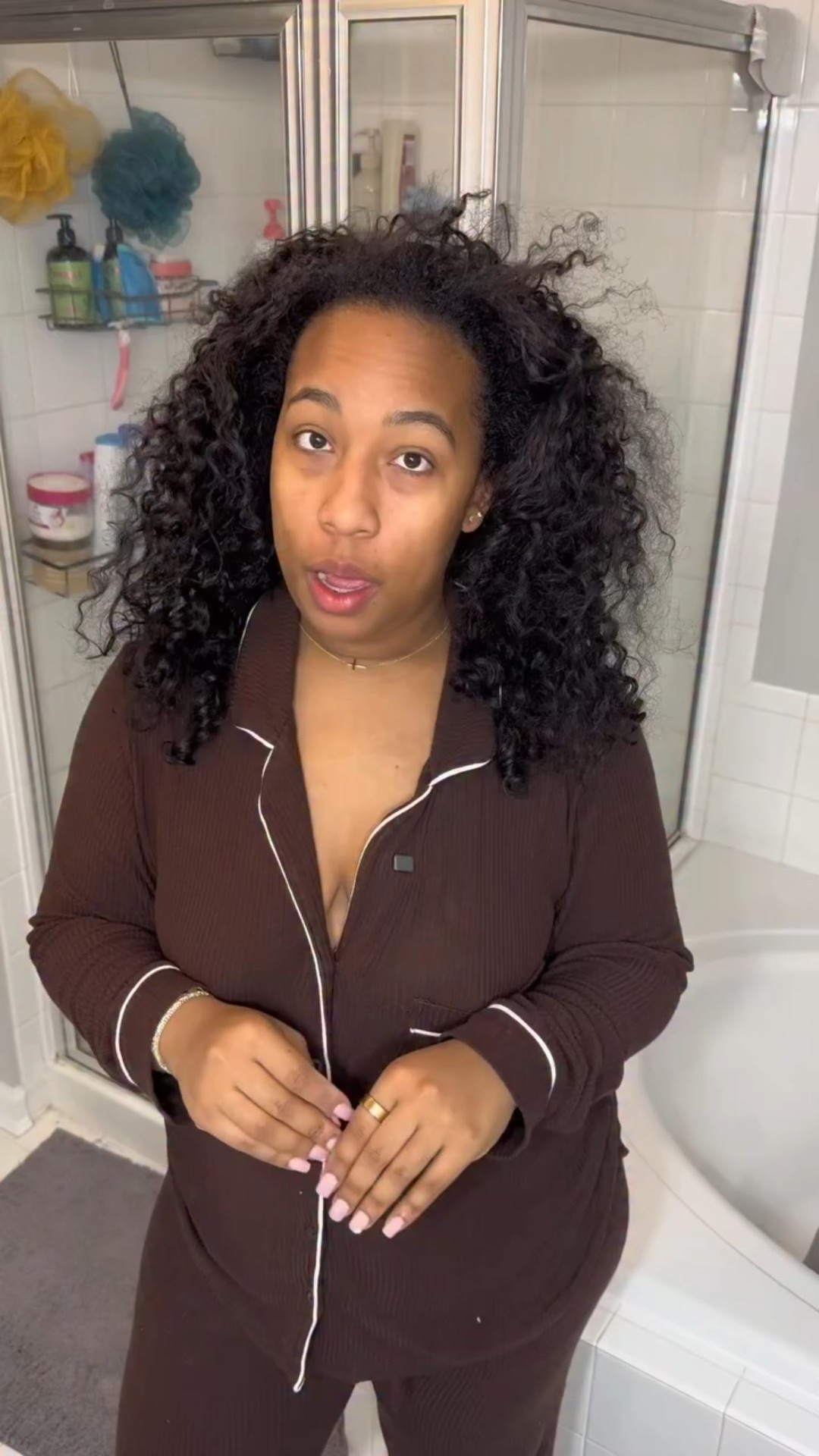It’s hair wash day @amika 💆🏽‍♀️

#dyamondnicole #hairwash #hairday #curls #ultabeauty