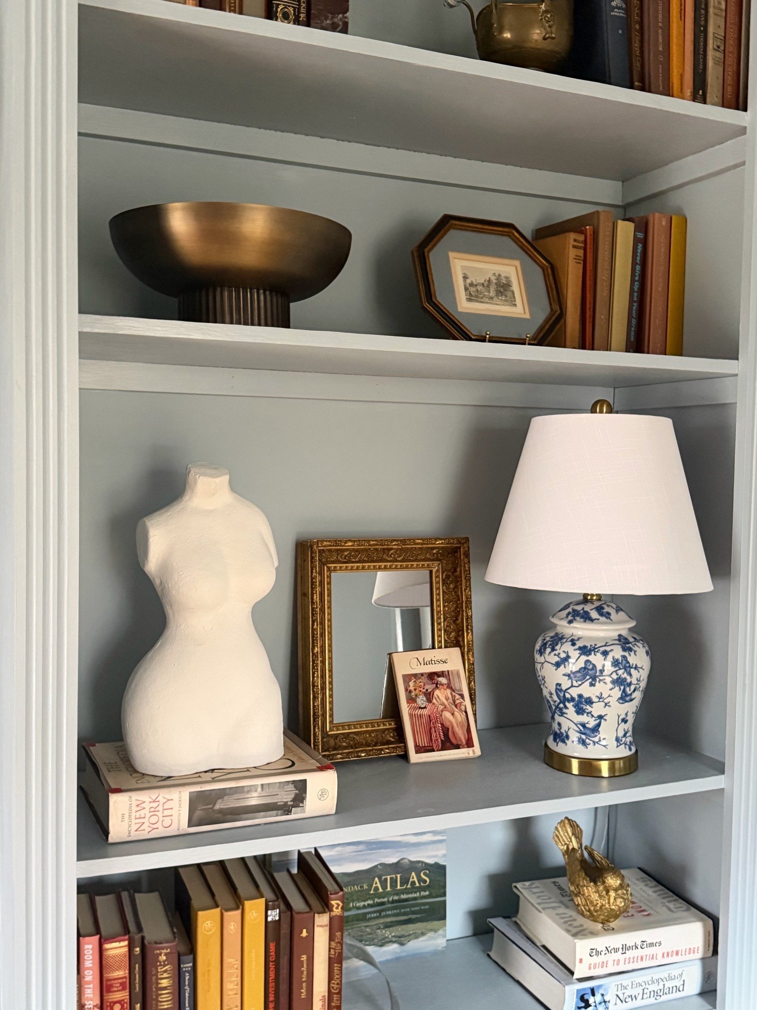 Bookshelf details 📕📙📘

#LTKstorytime #LTKHome