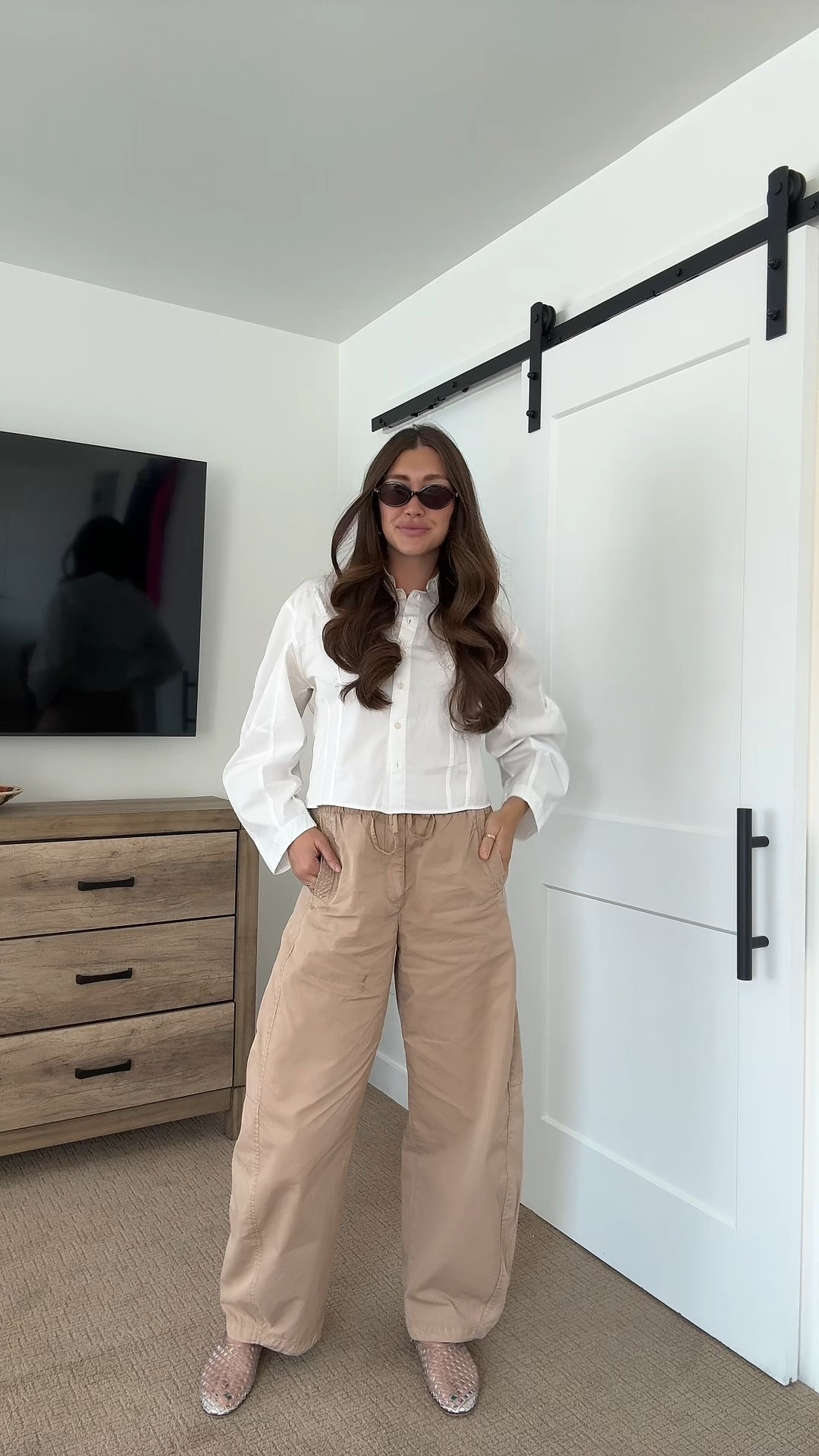 Mom ootd // true size medium in top. Went down one size to small long in pants and up 1/2 size to 9 in shoes. 