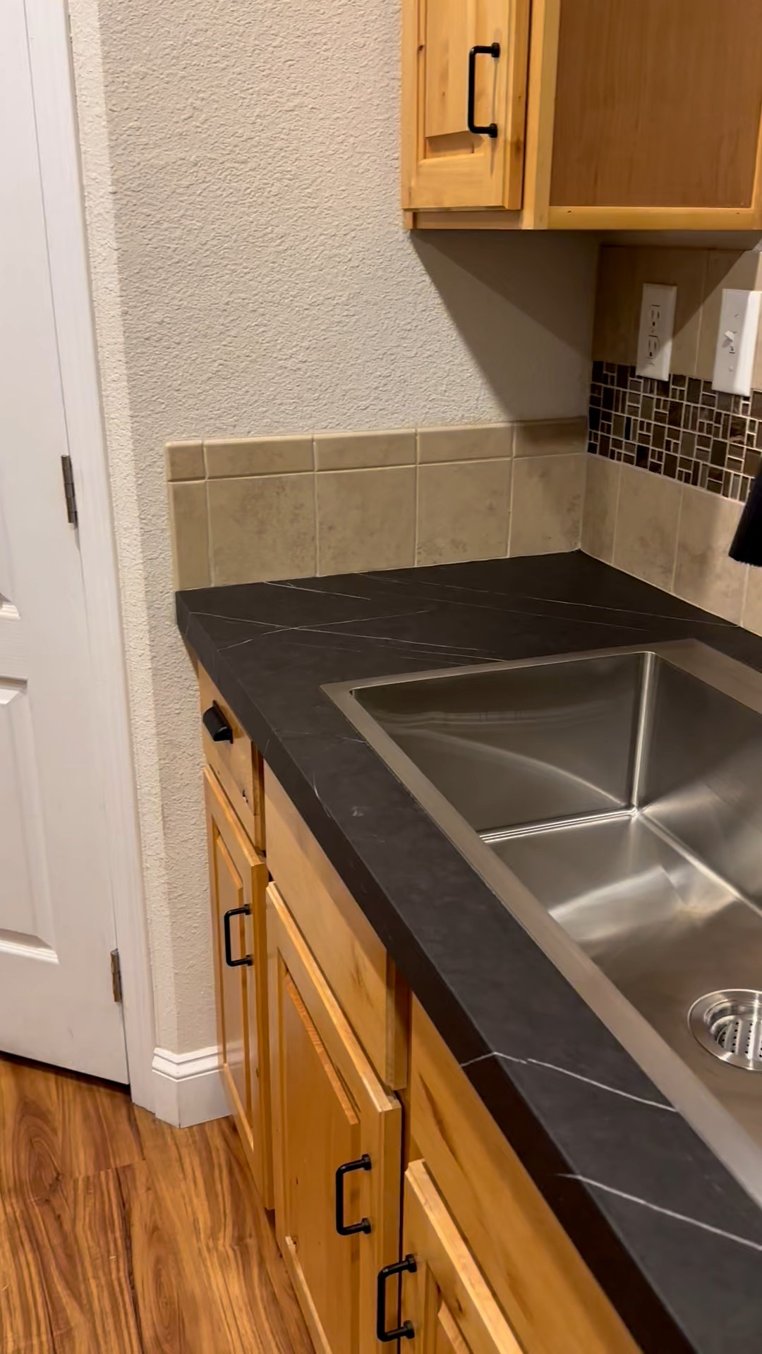 Renter friendly peel and stick countertop paper! We swapped out the sink and faucet too! (landlord approved)

Sharing links ahead of time but I want to add a disclaimer: I’ve never used these products before so I am going to try them out before I 100% recommend them. Order at your own risk!

Kitchen remodel, kitchen reno, rental, updates, sinks, cabin, mountain home