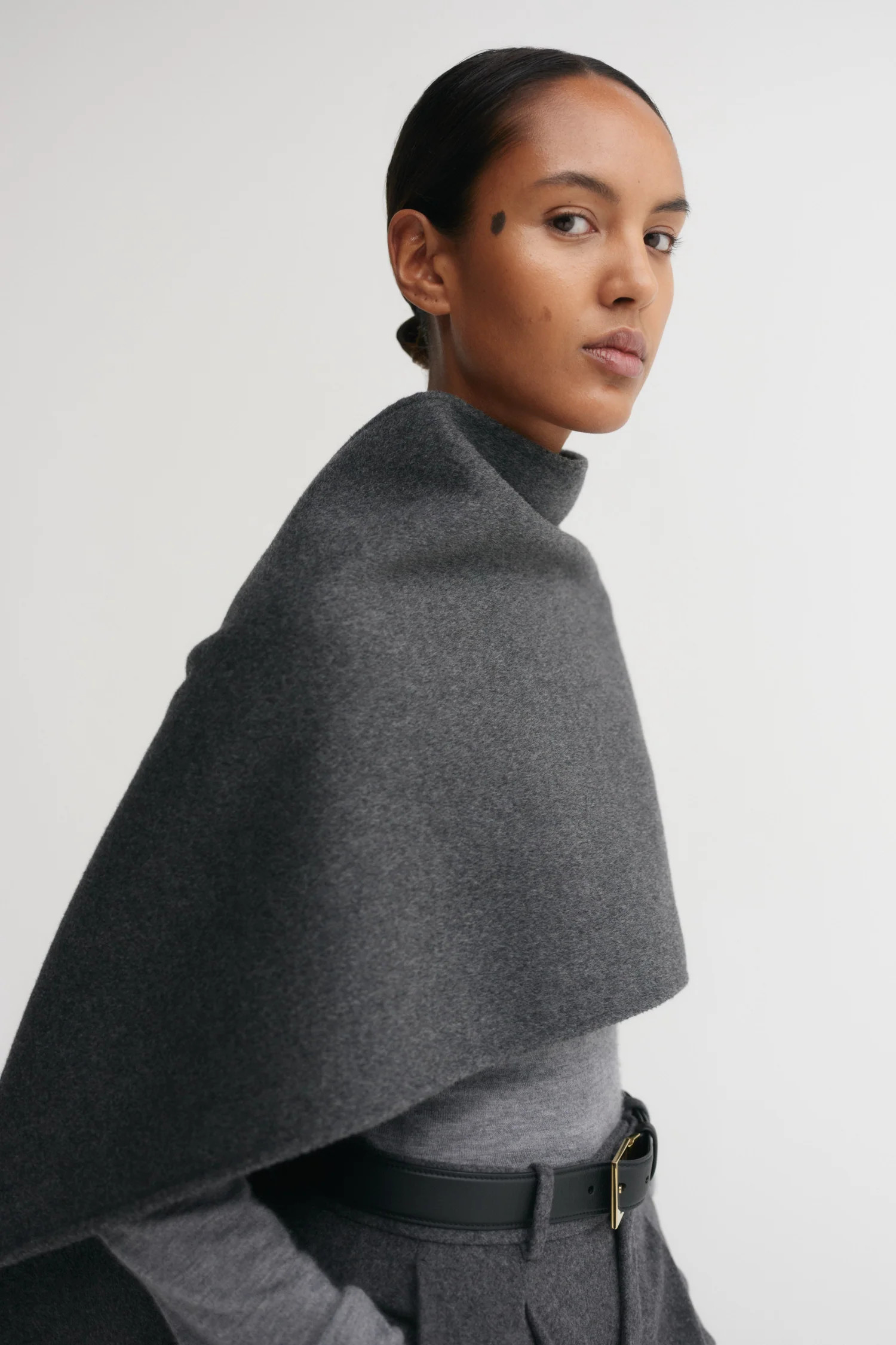 Micha Doublé Scarf, dark grey | Almada Label