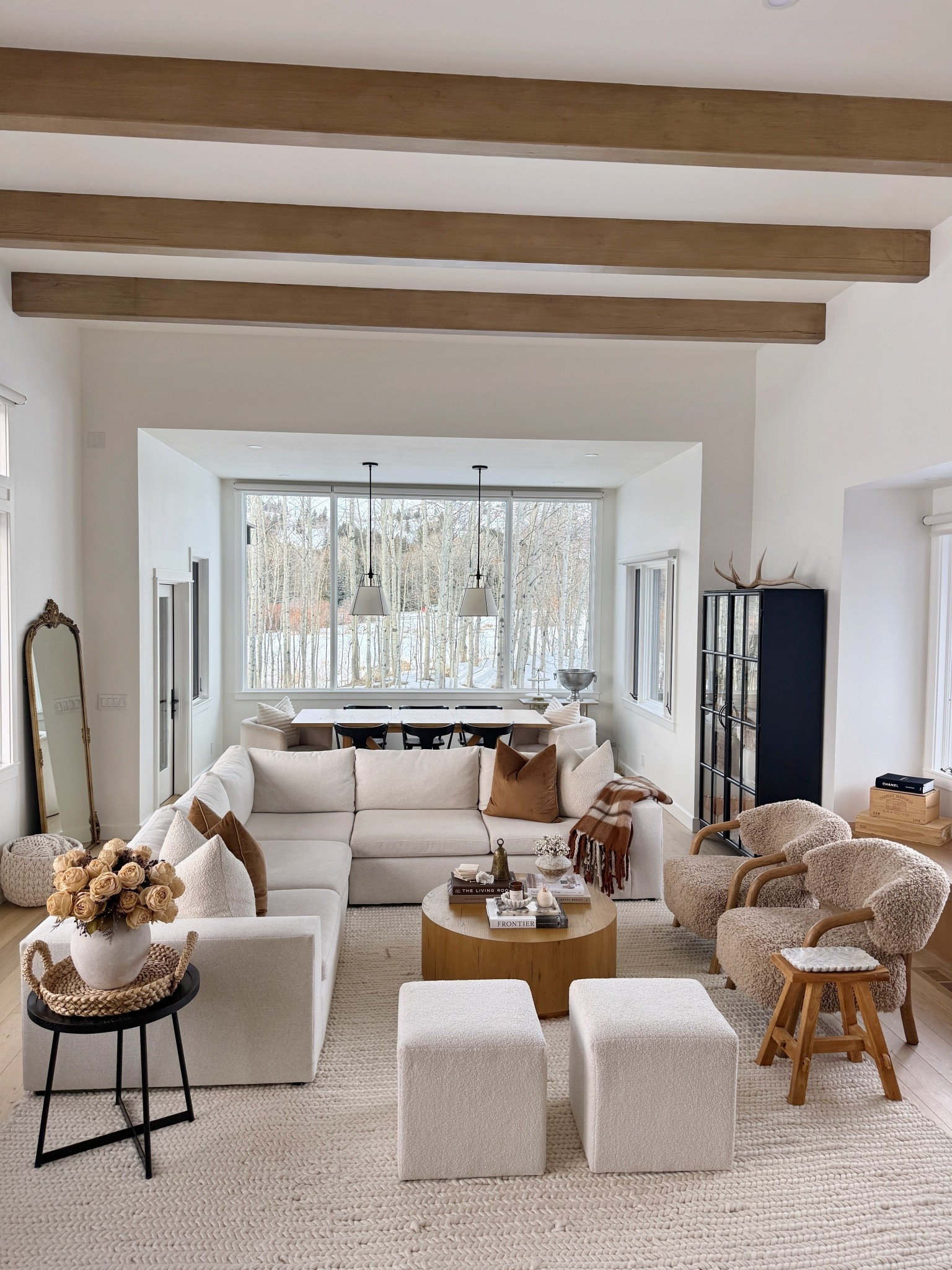 Living room details 💁🏻‍♀️

Accent chairs
Sofa sectional
Rug
Coffee Table 

#LTKHome