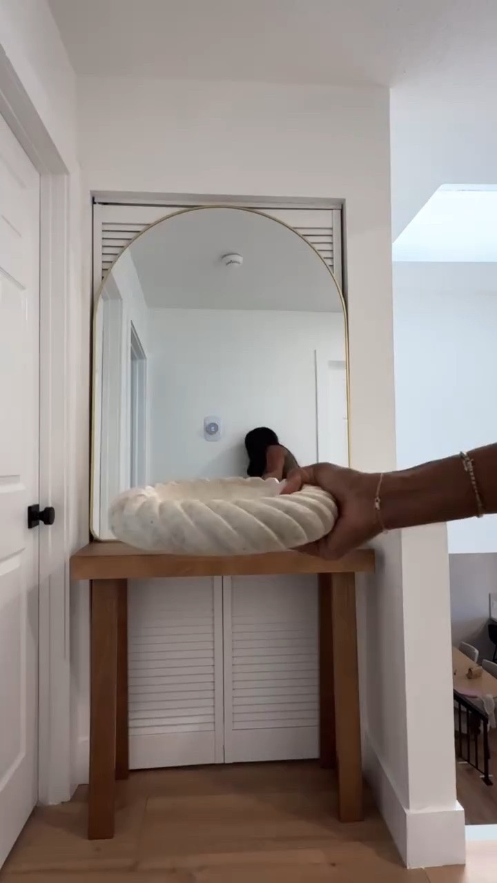 Scroll to shop! ✨ Home decor. Everything is linked below.👇🏾

Desliza para comprar. ✨ Decoración para el hogar que me encanta.

📲 Download the free LTK app & follow me @kirasfashionfinds to shop all my daily finds.

#LTKvlog #LTKHome #LTKdayinmylife