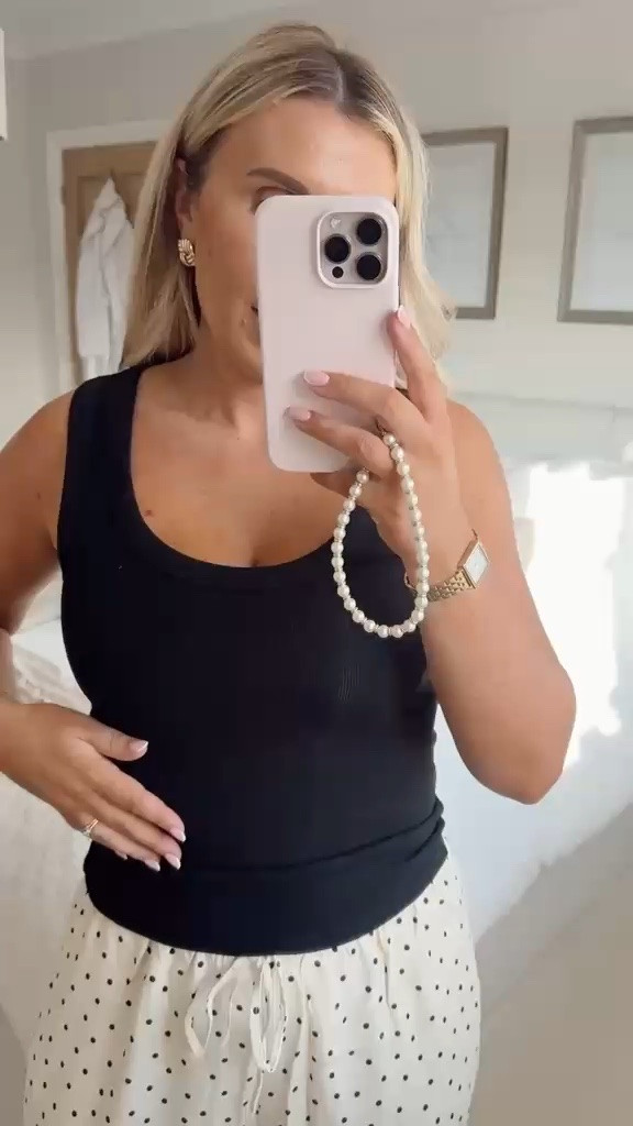 The perfect basics!! 🖤

Spring outfit, basics, wardrobe staples, polka dots, wide leg trousers

#LTKuk #LTKspring #LTKsummer