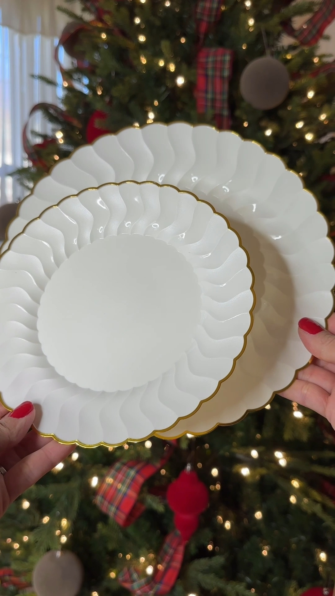 Scalloped disposable plates 
Love the elegant design of these disposable plates. This set contains 30 dinner plates and 30 dessert plates

#LTKHoliday #LTKHome