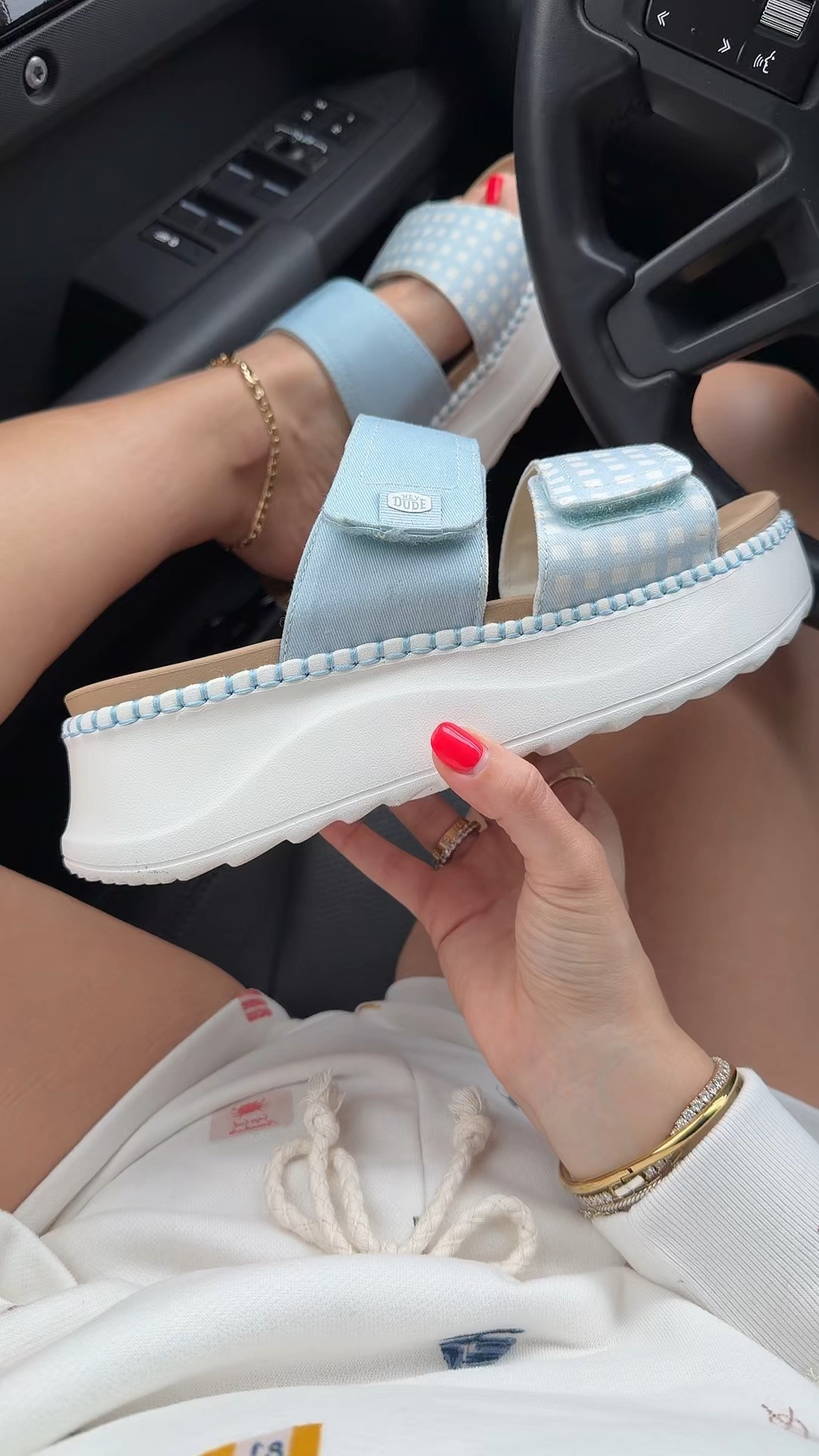 Heydude slides are soo comfy and lightweight! True to size 
OOTD small

#LTKootd