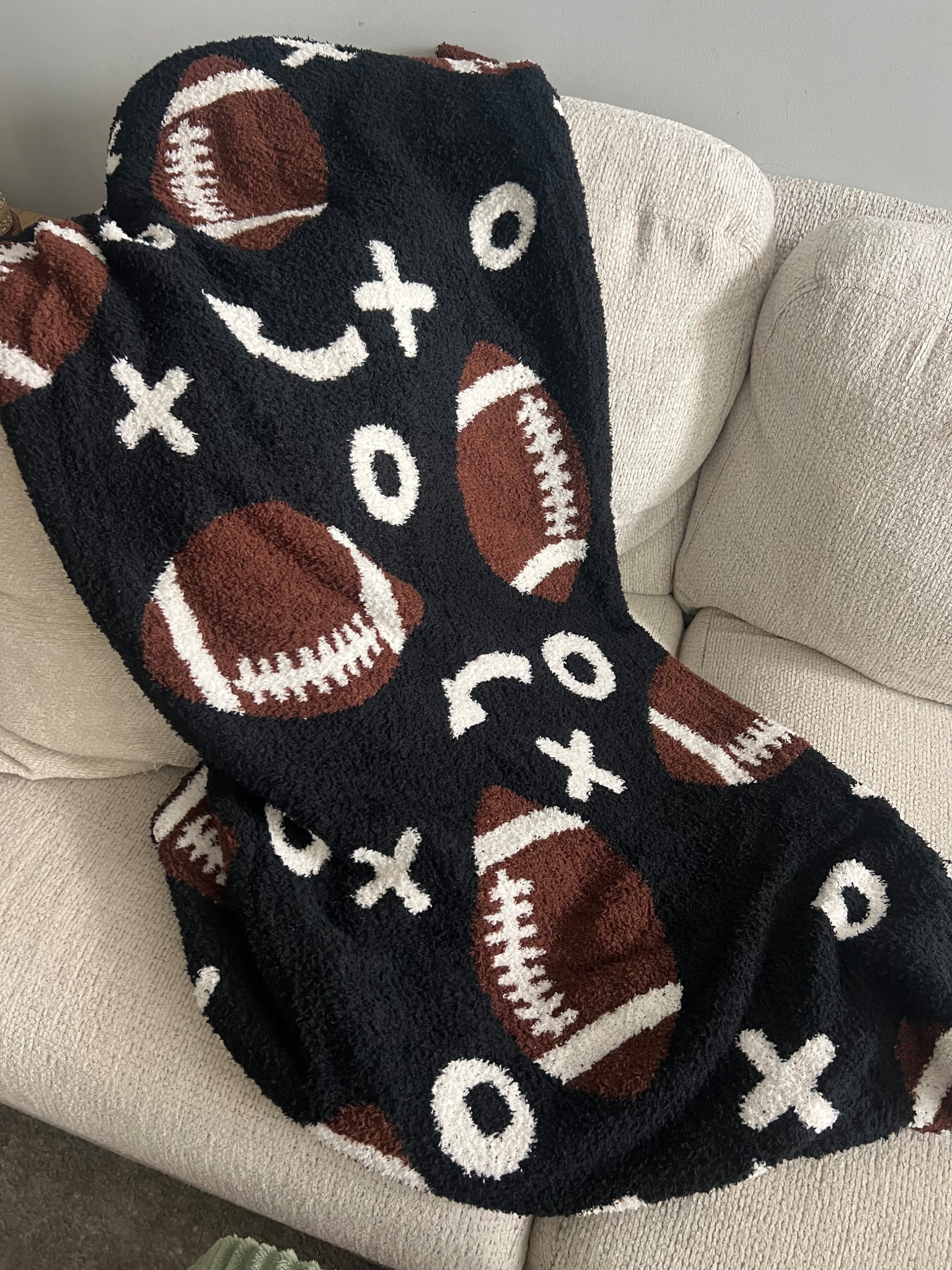 A dupe football blanket that feels JUST like barefoot dreams! Do I dare say I may choose this one more lately?? It’s so soft and comfy and such a fun print for football season! 

#blanket #cozy #trending #footballseason #sporty 

#LTKHome #LTKActive #LTKTravel