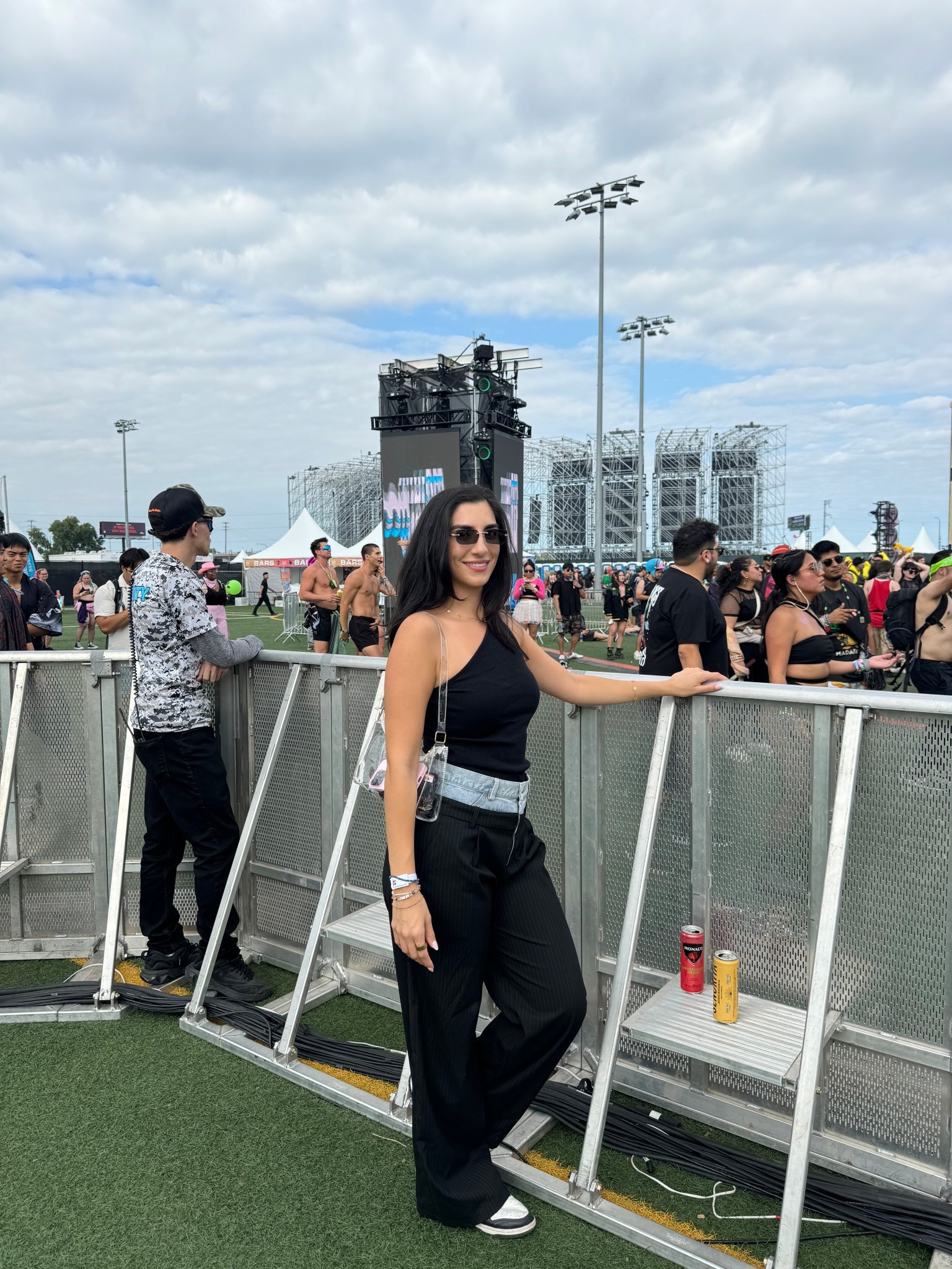 Denim waist band respires
Clear concert bag
Concert outfit 