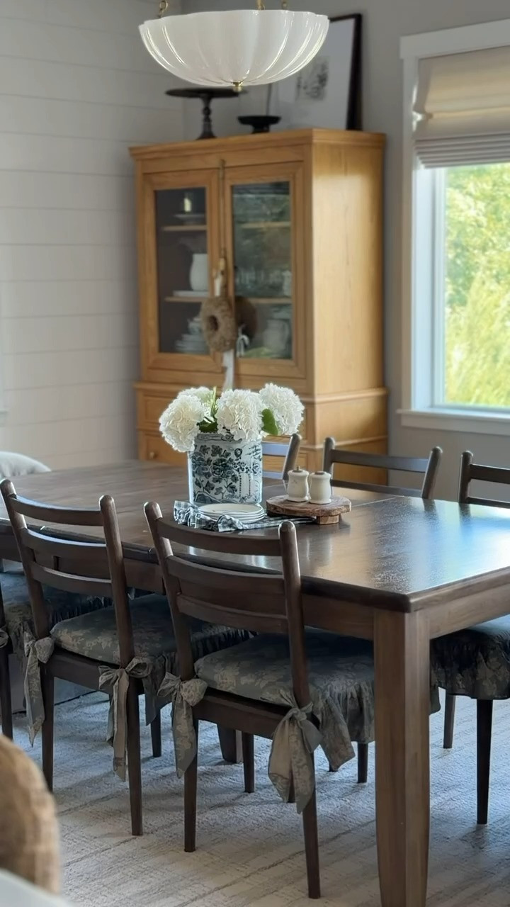 Loving my dining table set up! This vase is so darling!

Home decor, interior design 

 #LTKOver40 #LTKHome