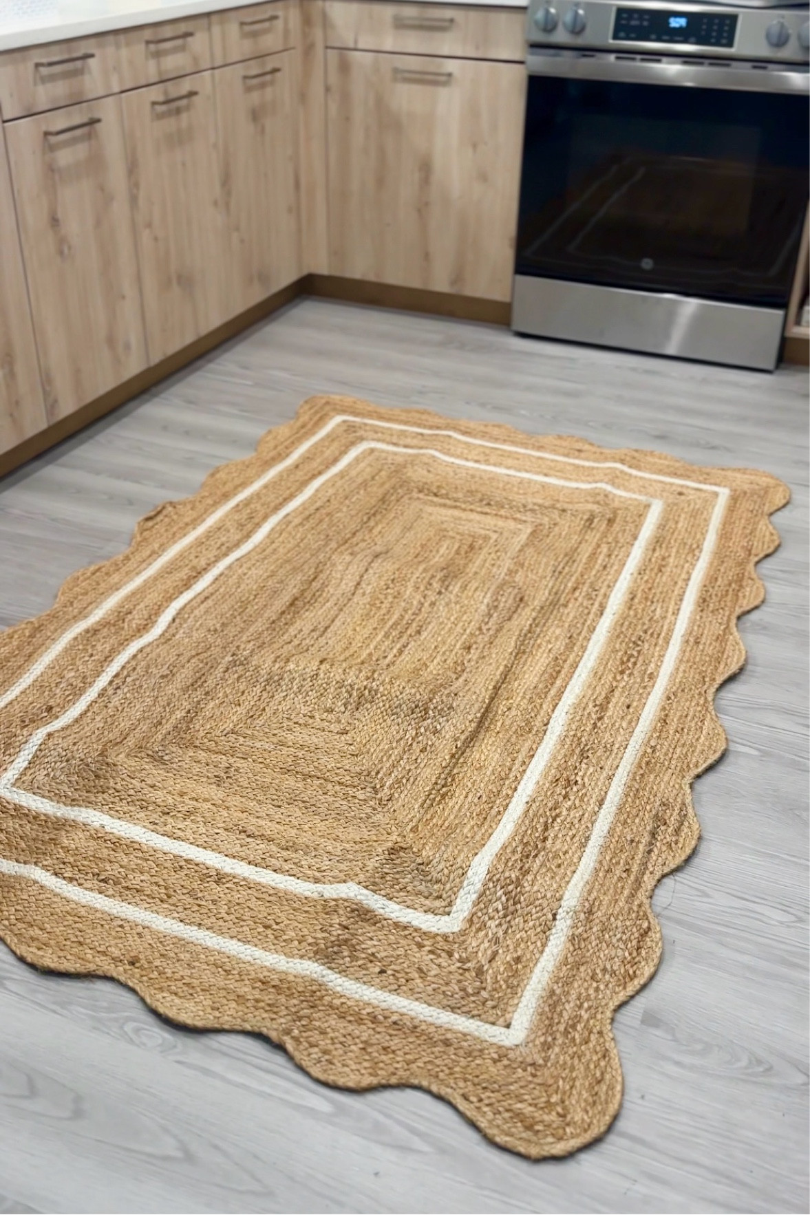 Cutest Scalloped Rug!