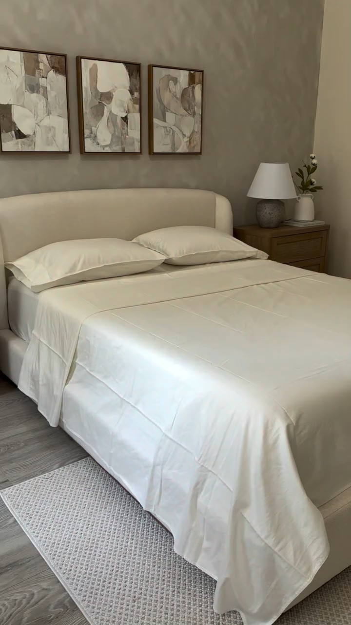 Estas sábanas orgánicas de algodón de @bedsurehome han transformado por completo mi habitación. Son increíblemente suaves, transpirables y perfectas para crear esa sensación de hotel de lujo en casa. 

Me encanta su color marfil porque combina perfectamente con la estética neutra y acogedora de mi espacio.

@bedsurehome

#Bedsure #Bedsuregetcozy #BedroomDecor #CozyBedroom #NeutralHome OrganicCotton LuxuryBedding HomeDecor BedroomInspo CozyHome AmazonFinds MinimalHome Bedsheets HomeInspiration InteriorStyling