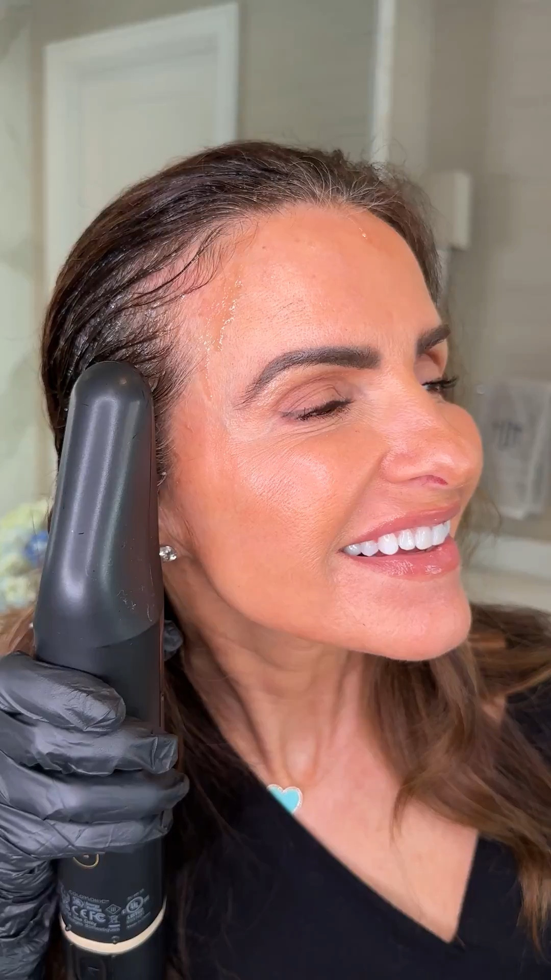 

Ready for a holiday hair refresh at the press of a button? Meet L’Oreal Paris Colorsonic—the game-changing hair color device that delivers salon quality color with precise, ease, fast, and mess-free transformations! 💁🏽‍♀️

It literally takes only 5 minutes to apply, all while parting your hair and even mixing the hair color for you as well! 

It contains NO ammonia, silicones, parabens or phthalates either!

Watch & see my before-and-after transformation and get inspired to update up your look just in time for the holidays!

🌟 Bonus: one reusable cartridge = provides up to 3 separate root touch-ups! 

simply comment HAIR below to receive a DM with the link to shop this post ⬇ https://liketk.it/…

I definitely give it a 10 out of 10! 

Use my promo code: ‘TIFFANY99’ to receive the sale price of $99
and try it out today or gift it to a loved one!


#colorsonic #lorealparispartner #haircolor

#LTKBeauty #LTKWatchNow #LTKCyberWeek