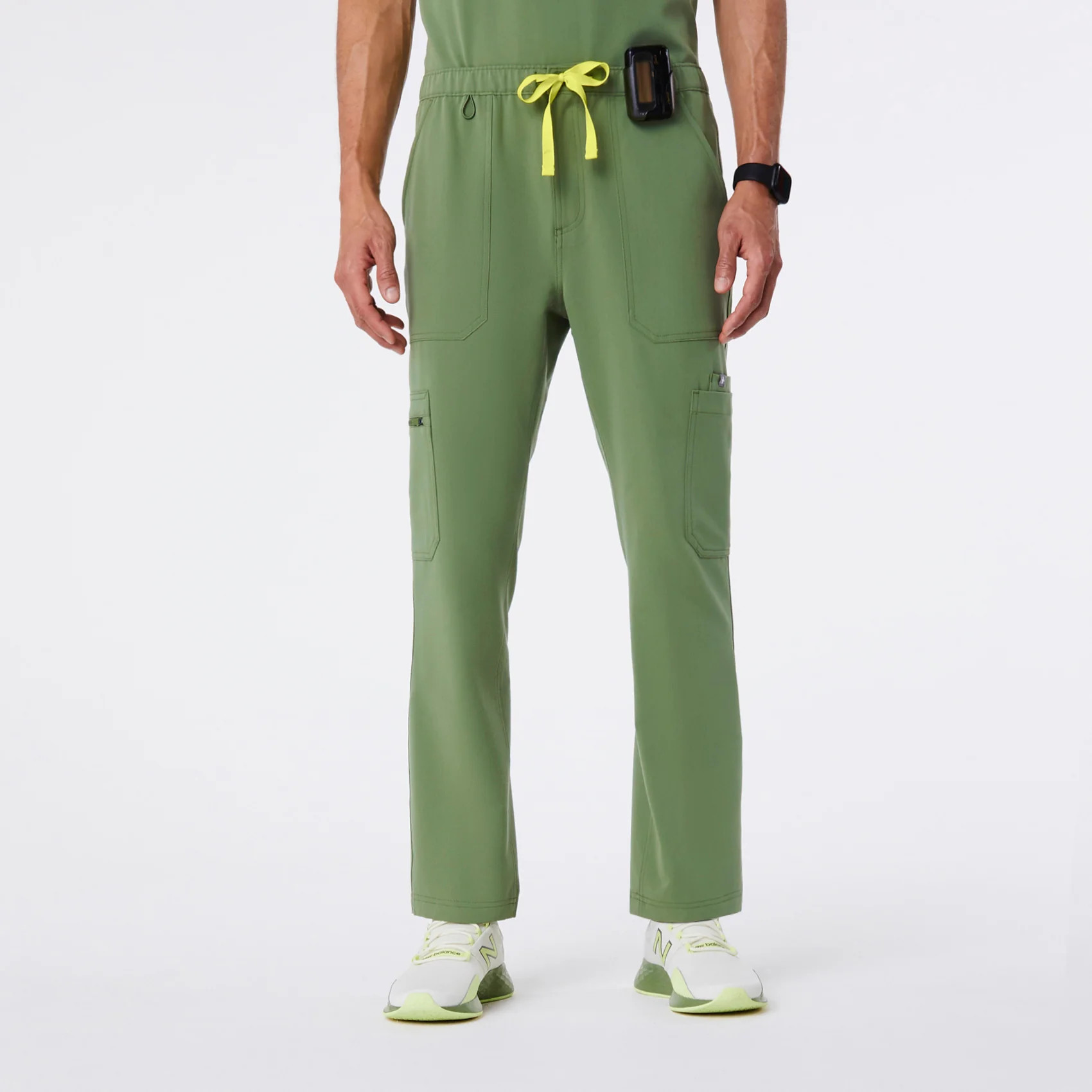 Men's Cairo Cargo Scrub Pants™ - Fern · FIGS | FIGS