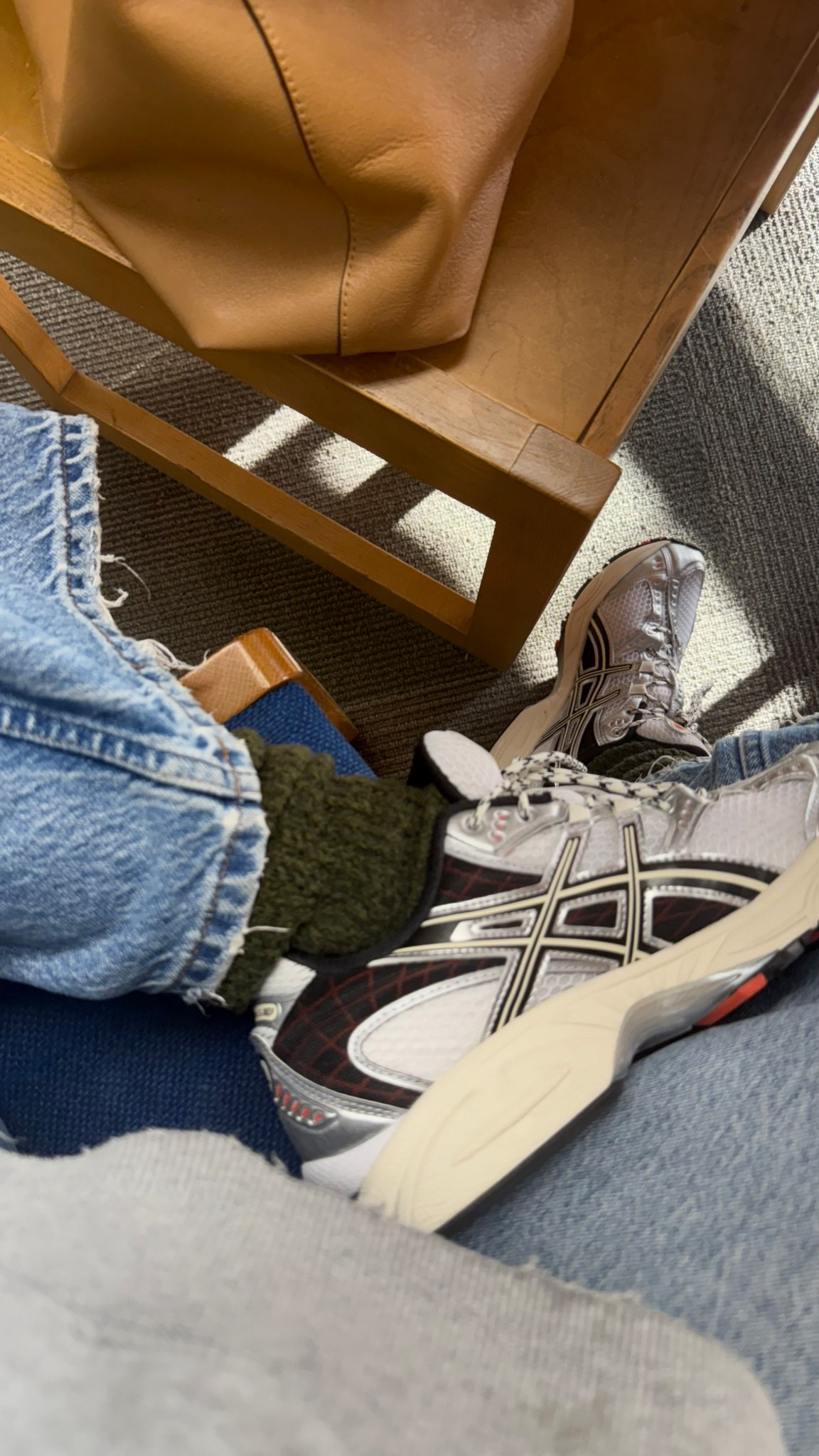 7.5 in sneaks, they fit p e r f e c t. I'm typically a 7 in shoes and 8 in sandals. 
25 in Ref jeans
XS in pullover

#LTKootd #LTKActive #LTKfitnessgoals