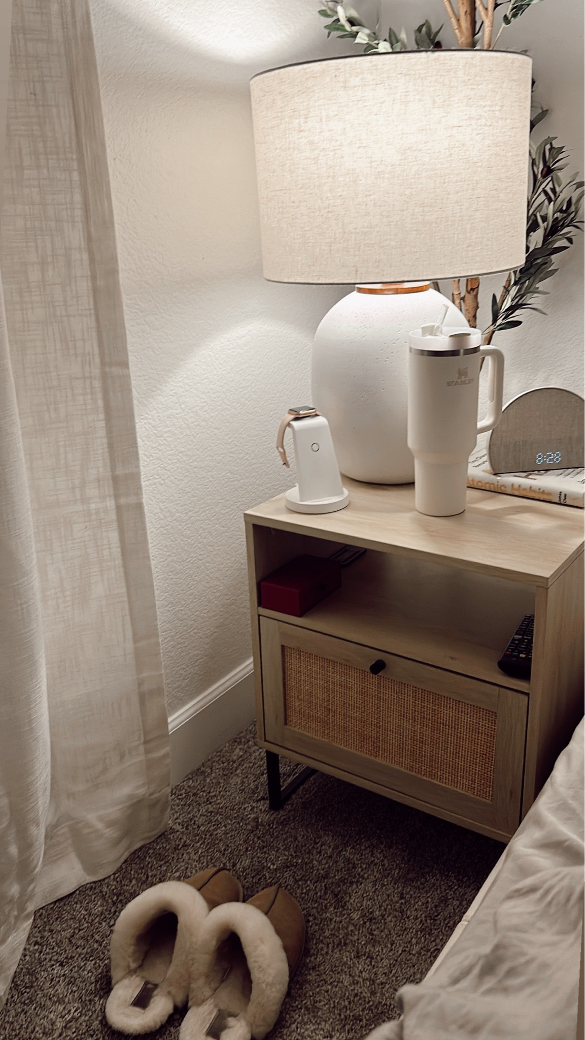 My nightstand details 💤🎀