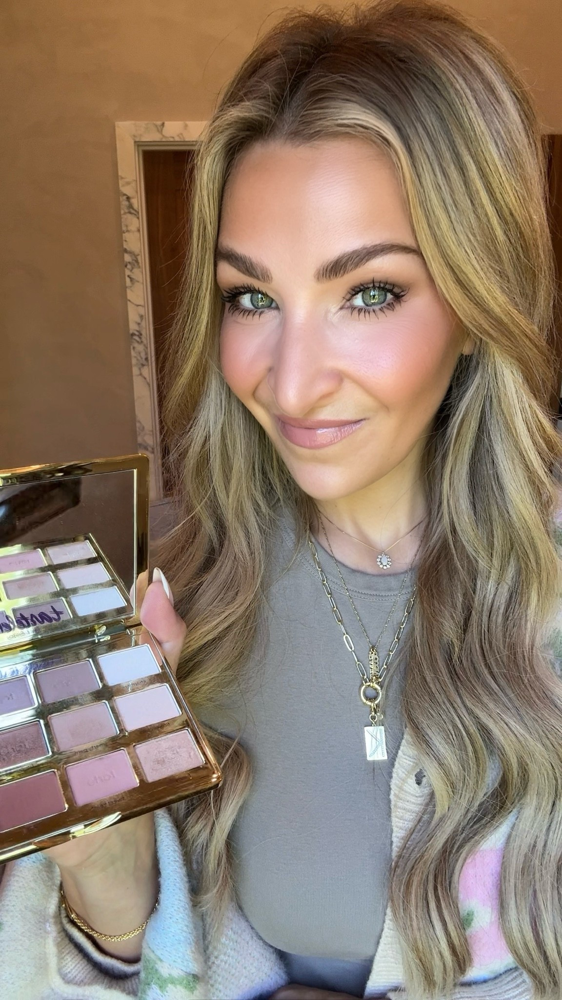 Tarte sale is going on! Grab 40% almost everything including my favorite eyeshadow palette and mascara! ✨

#beauty #tartecosmetics #tartesale