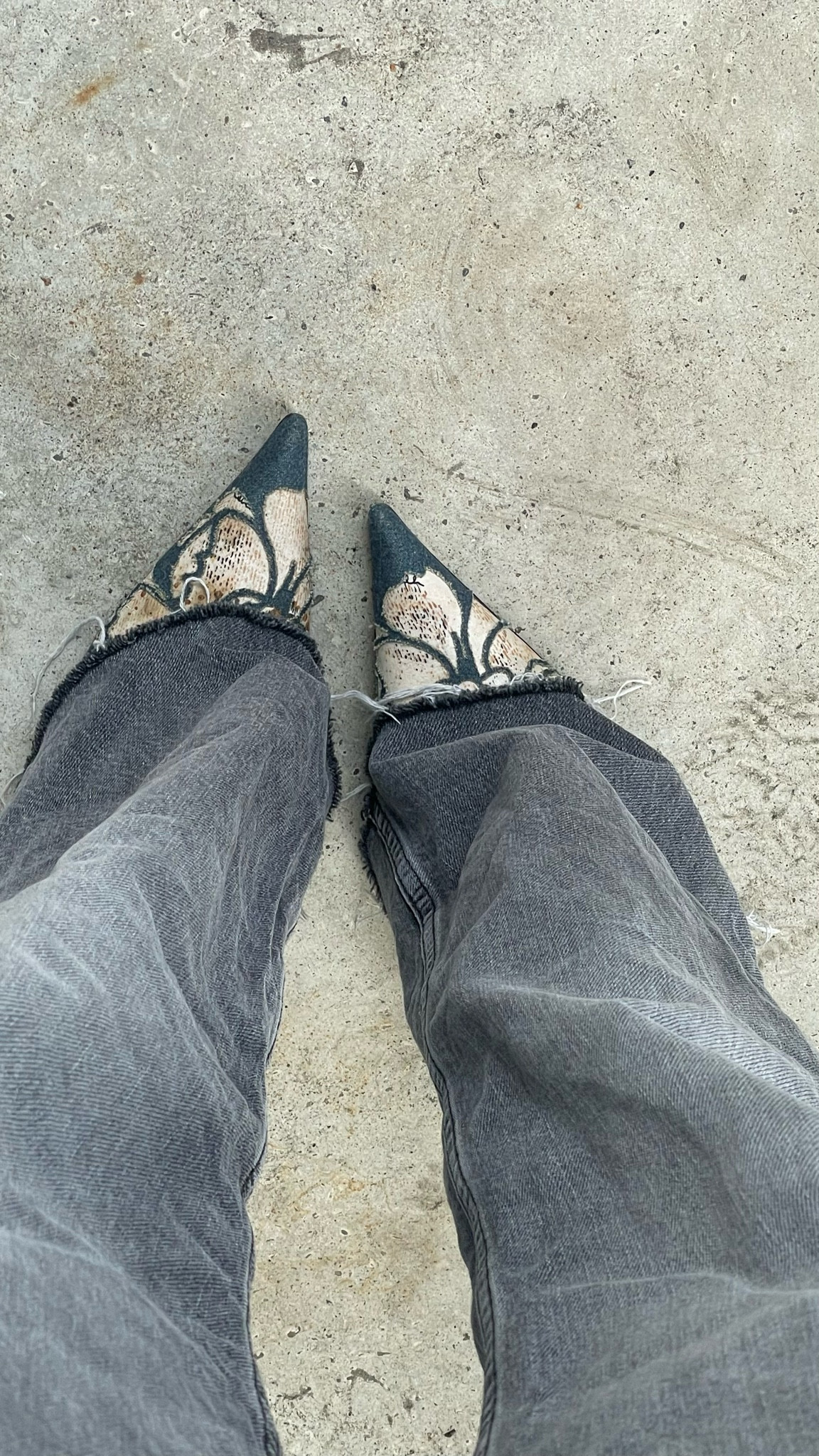 Roberto Cavalli heels ✨

outfit inspiration, autumn style, Cettire, Jacquemus duelo round square slingbacks, Loewe pumps, distressed denim pumps, Steve Madden, denim mules, Revolve, Dolce & Gabbana pointed for distressed pumps, ASOS, Mango embellished denim kitten heels, Agolde straight jeans, Mytheresa, high waist wide leg jeans, de Bijenkorf, Sandro, The reformation, slouchy wide leg jeans, Netherlands.

#LTKstyletip #LTKshoecrush #LTKeurope