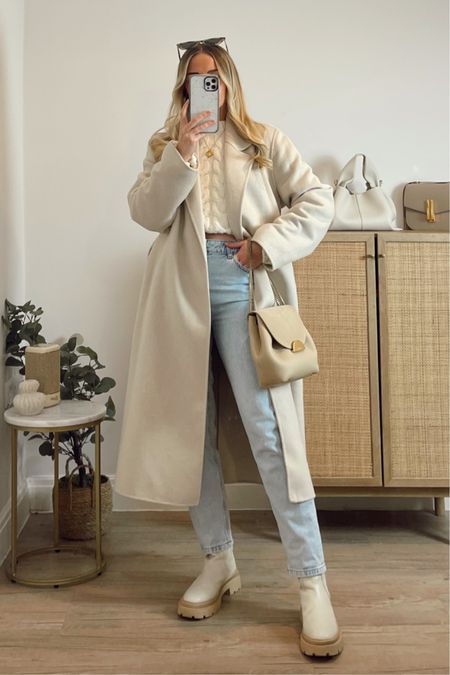 simple outfit idea ft my new cream coat - outfit links below! My mom jeans are from Zara code 7223/223