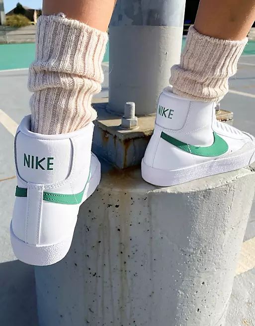 Nike Blazer Mid '77 Vintage sneakers in white and green | ASOS (Global)
