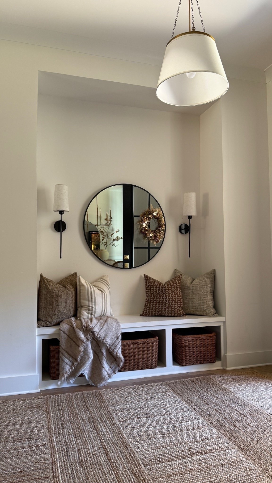 Classic and cozy entryway! One of my bestsellers week after week is our entryway rug, it is so pretty but also durable! 🙌🏻

#LTKSeasonal #LTKHome