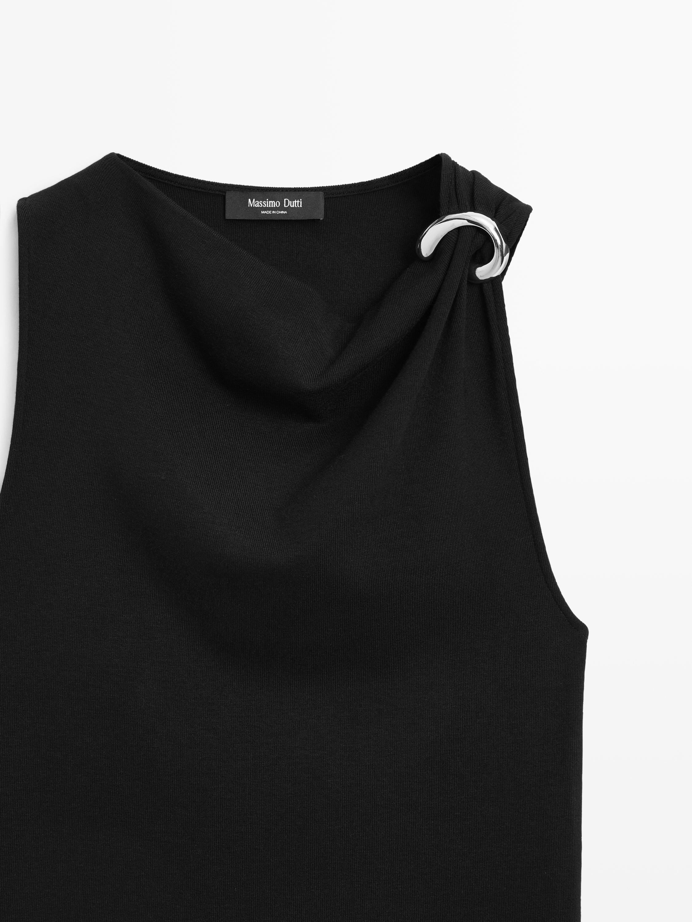 Top met gedrapeerde hals en broche | Massimo Dutti NL