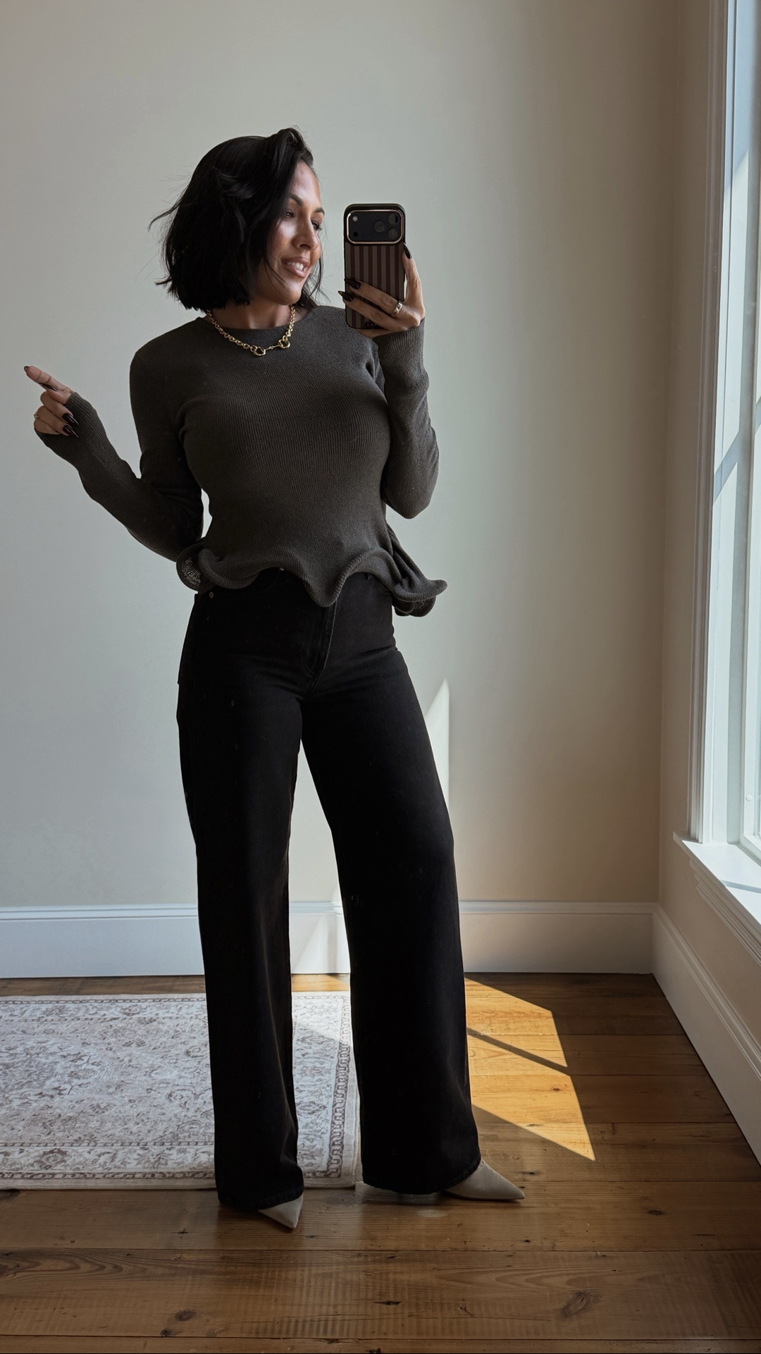 This fit! 

In a small in top
25 in jeans