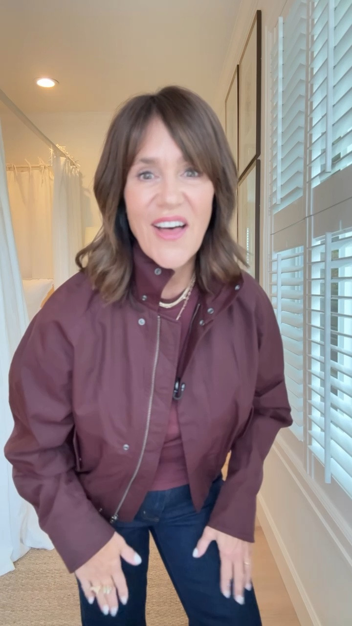 The NEW jeans I’m going to be living in this fall!!! If you want to elongate and slim your legs, these are the jeans you NEED!!!

 Runs true to size