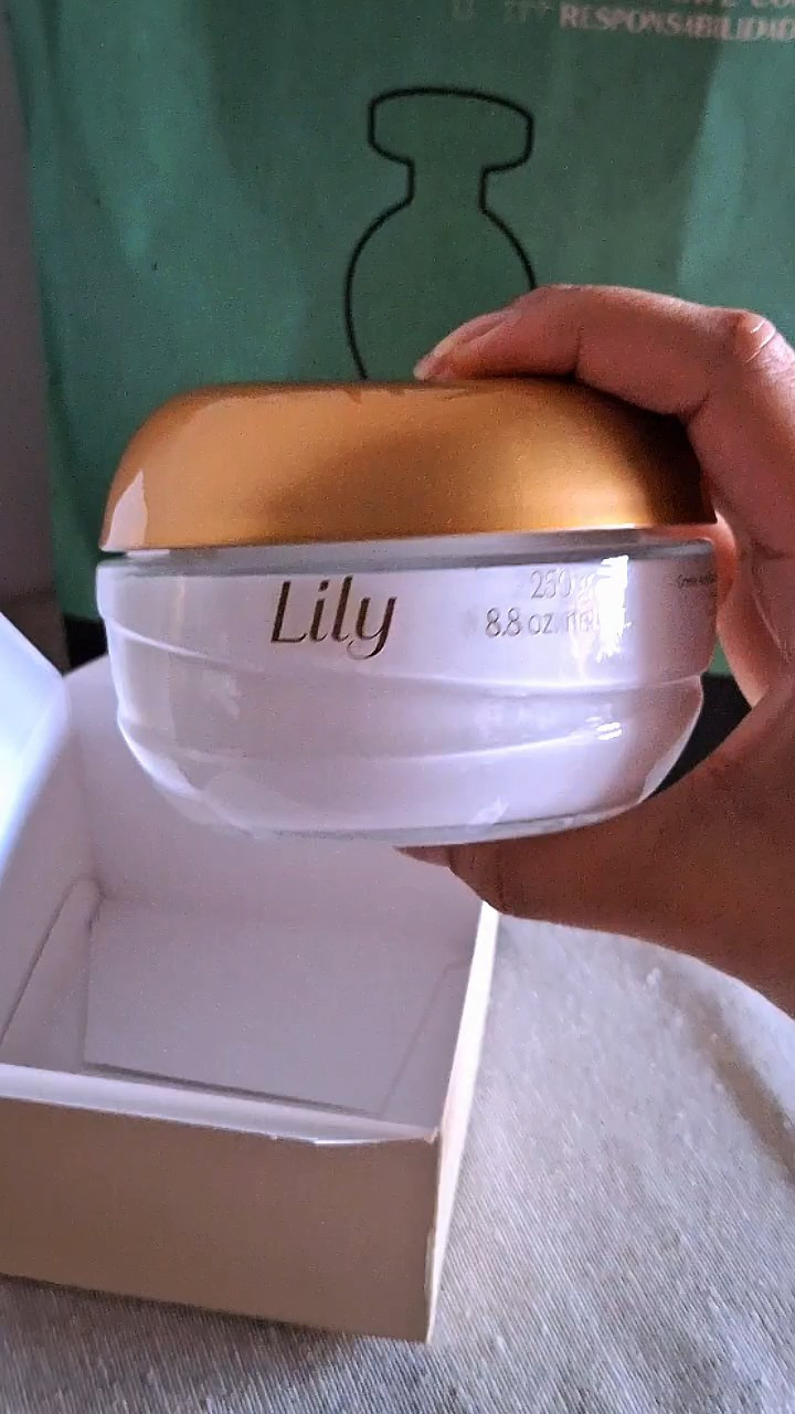 Tem produto que é mais que cuidado… é sensação, é presença, e O Boticário entrega 💐✨    O Lily Acetinado entrega hidratação por até 48h, textura macia e uma fragrância floral sofisticada que fica na pele o dia todo!     E o melhor?      Toda a linha de cremes Lily estão com 25% de desconto – o menor preço do ano! 💖      🛍️ Use meu cupom LOJAFRANCIELLELIMEIRA no site do Boticário e garanta o seu com ainda mais vantagem!

#LTKbeleza #LTKbrasil #LTKguiadepresente