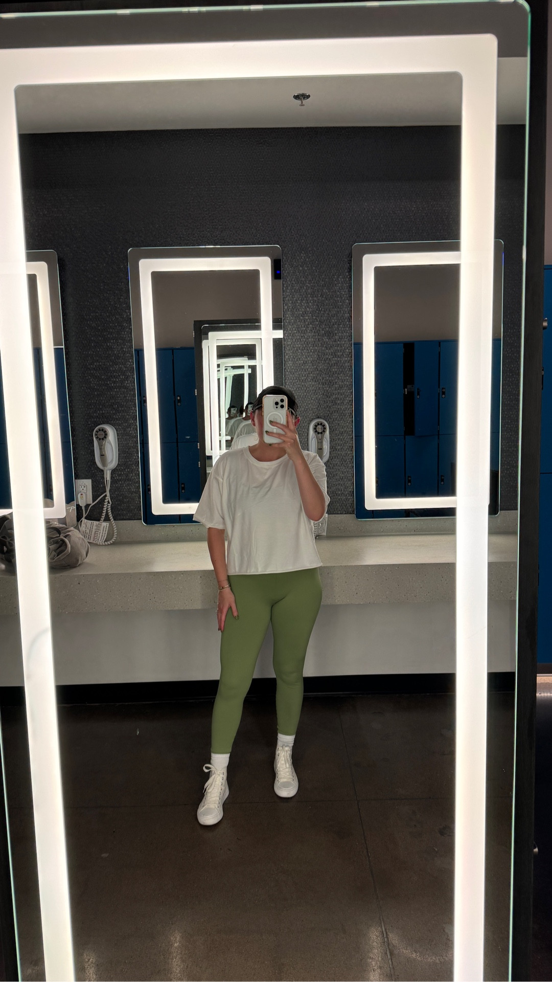 Workout leggings 

Workout set

I love these leggings and of course you know I love the green color.

They came in 2 pack of green and black and I just paired my tops from my other sets with it and threw an oversized crop top over. 

Wearing a small in the leggings and they fit conformably, honestly any size bigger then they would be too long for my 5’2 frame. 

Wearing a small in both of the tops.

#LTKFindsUnder50 #LTKfitnessgoals #LTKActive