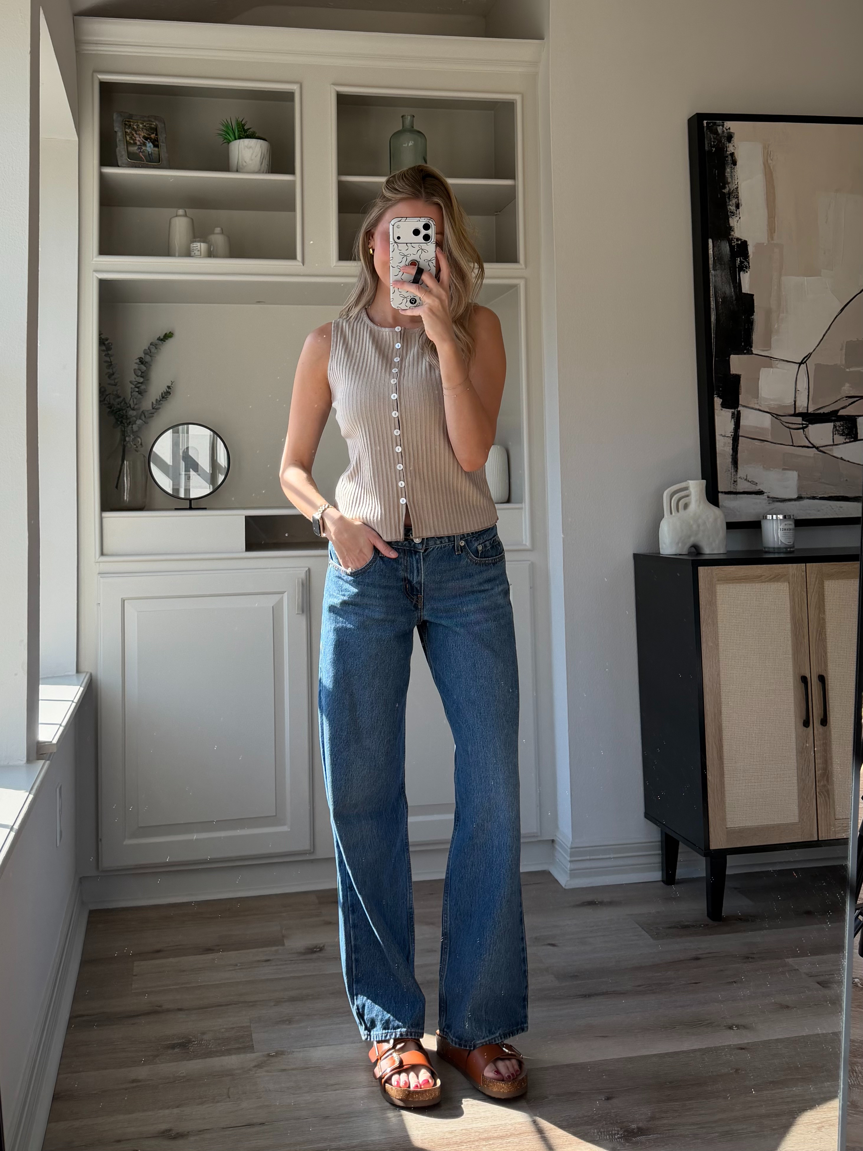 Casual cute mom outfit | S tan button down tank 

 