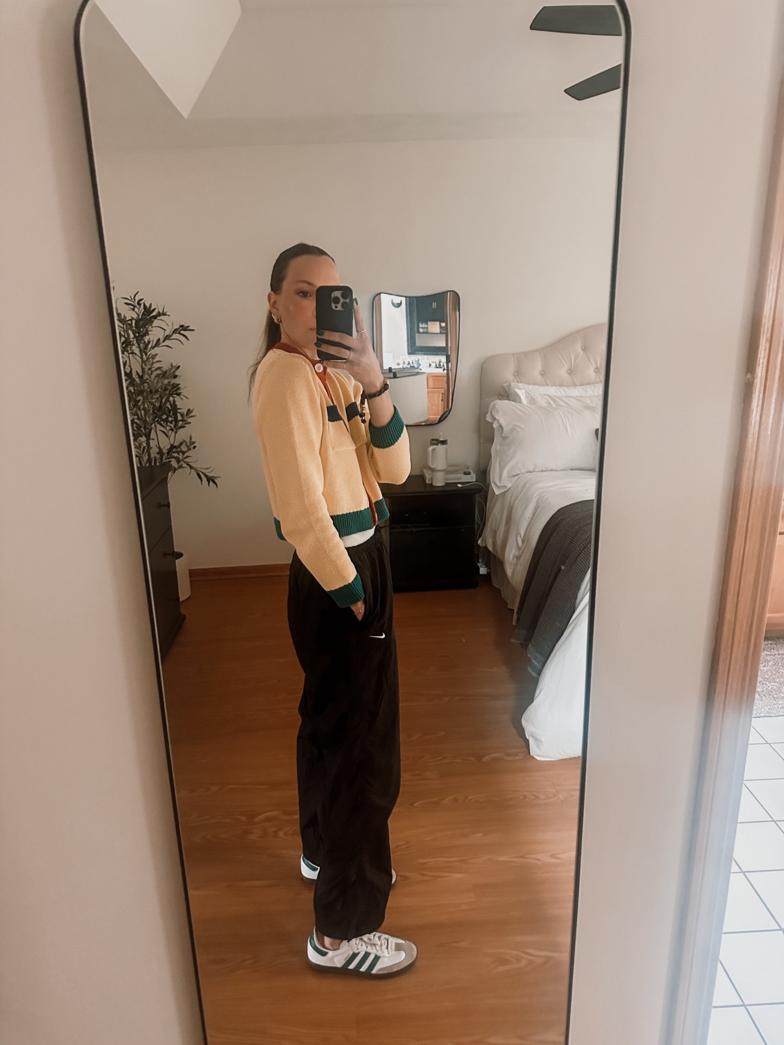 Casual look today wearing this Zara color block cardigan + comfy track pantss

#LTKdayinmylife #LTKgrwm #LTKmorningroutine